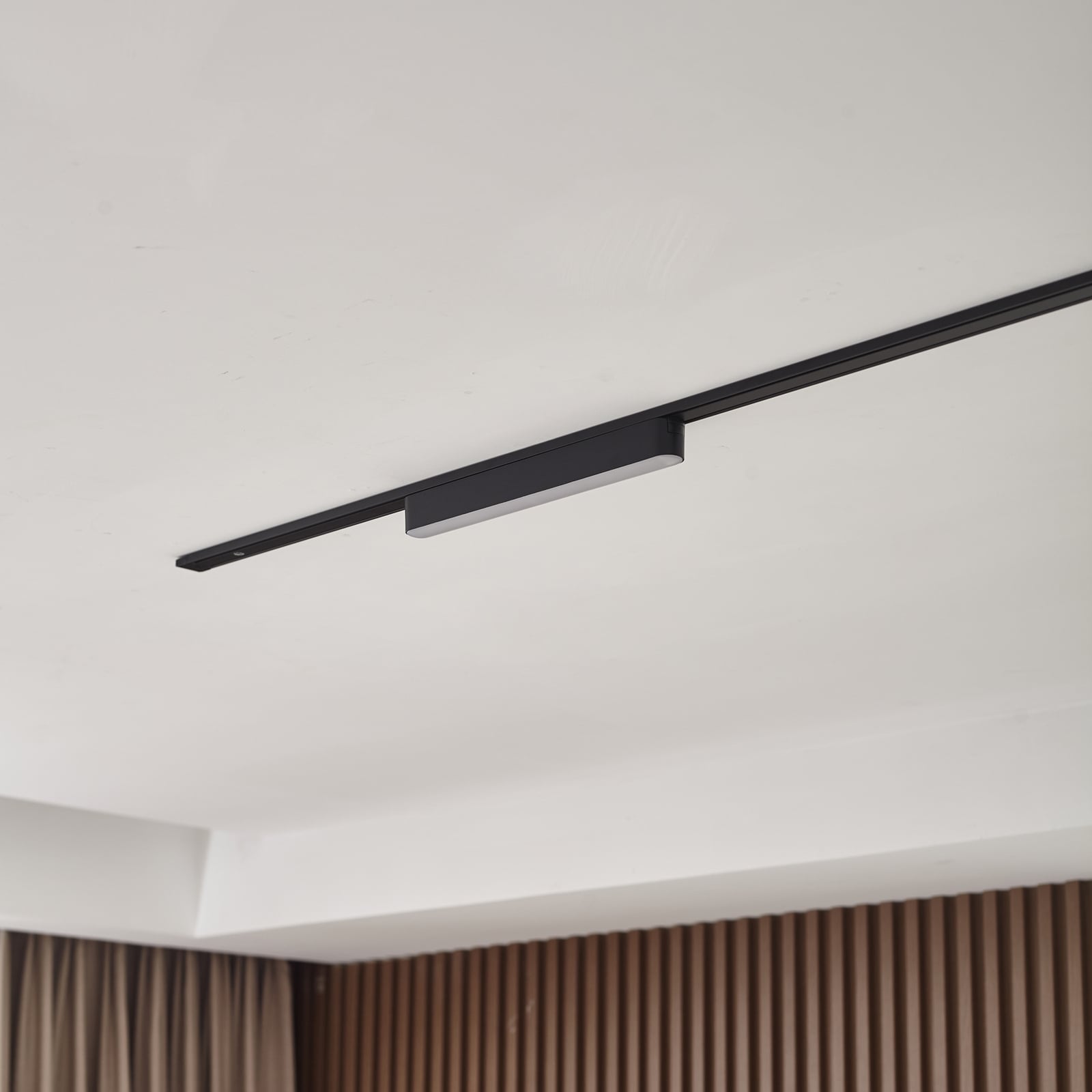 LED-skinnelampe Lumaro 48V svart 10W plast dimbar CCT detalj