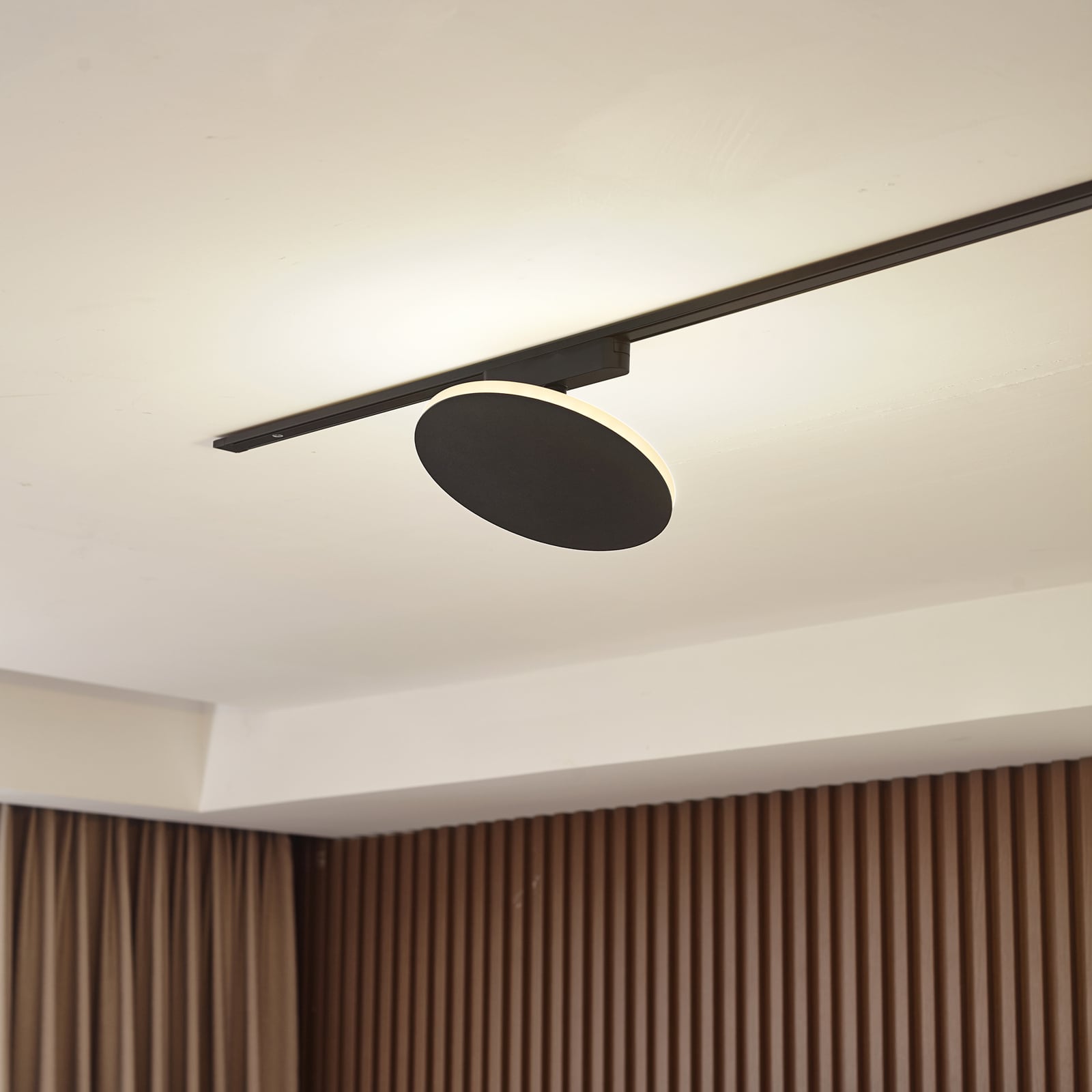 LED-skinnelampe Lumaro 48V svart aluminium Ø18 cm bakside