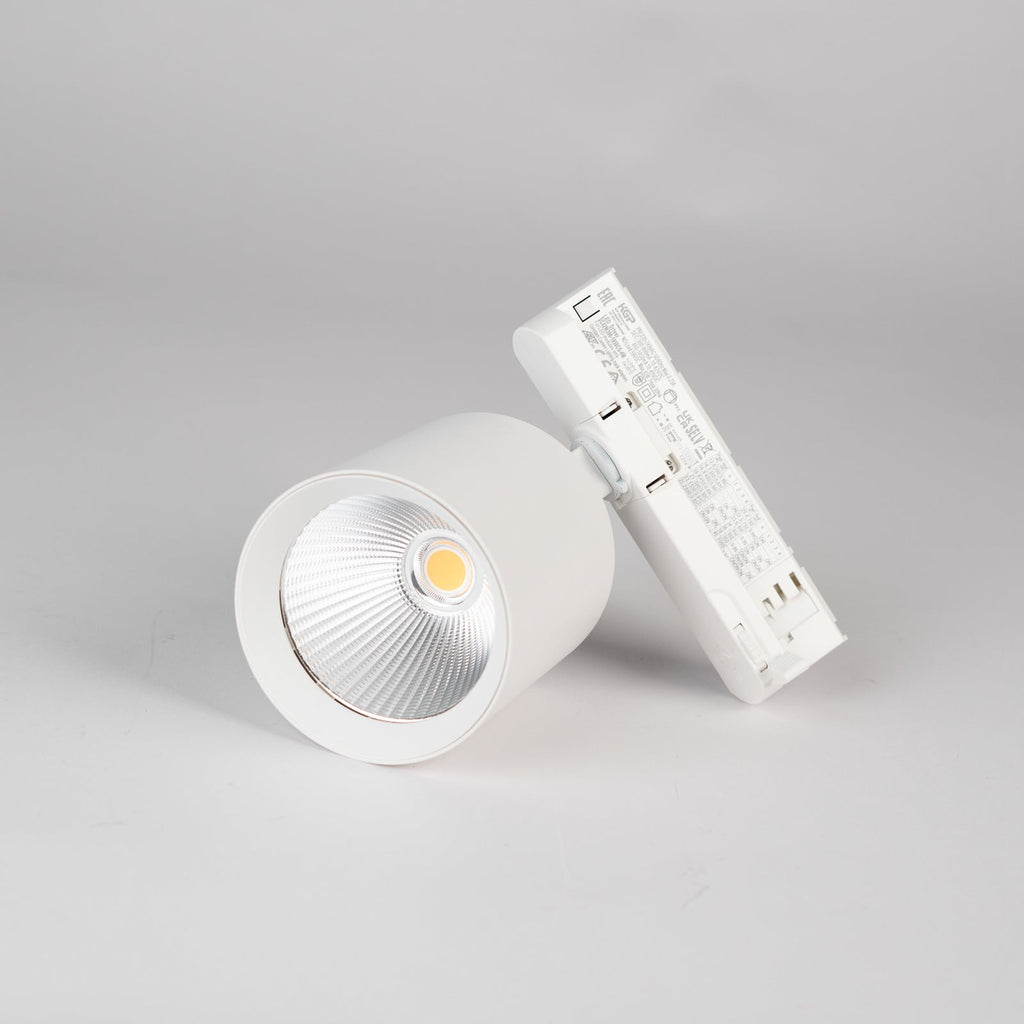 LED skinnespot Fox hvit 3-fase 40W 3000K CRI90 montert i tak