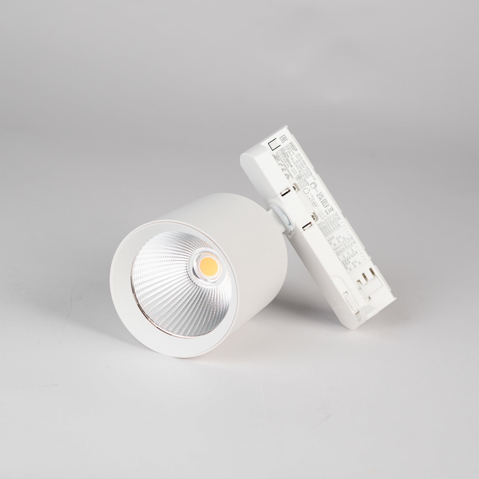 LED skinnespot Fox hvit 3-fase 40W 3000K CRI90 montert i tak