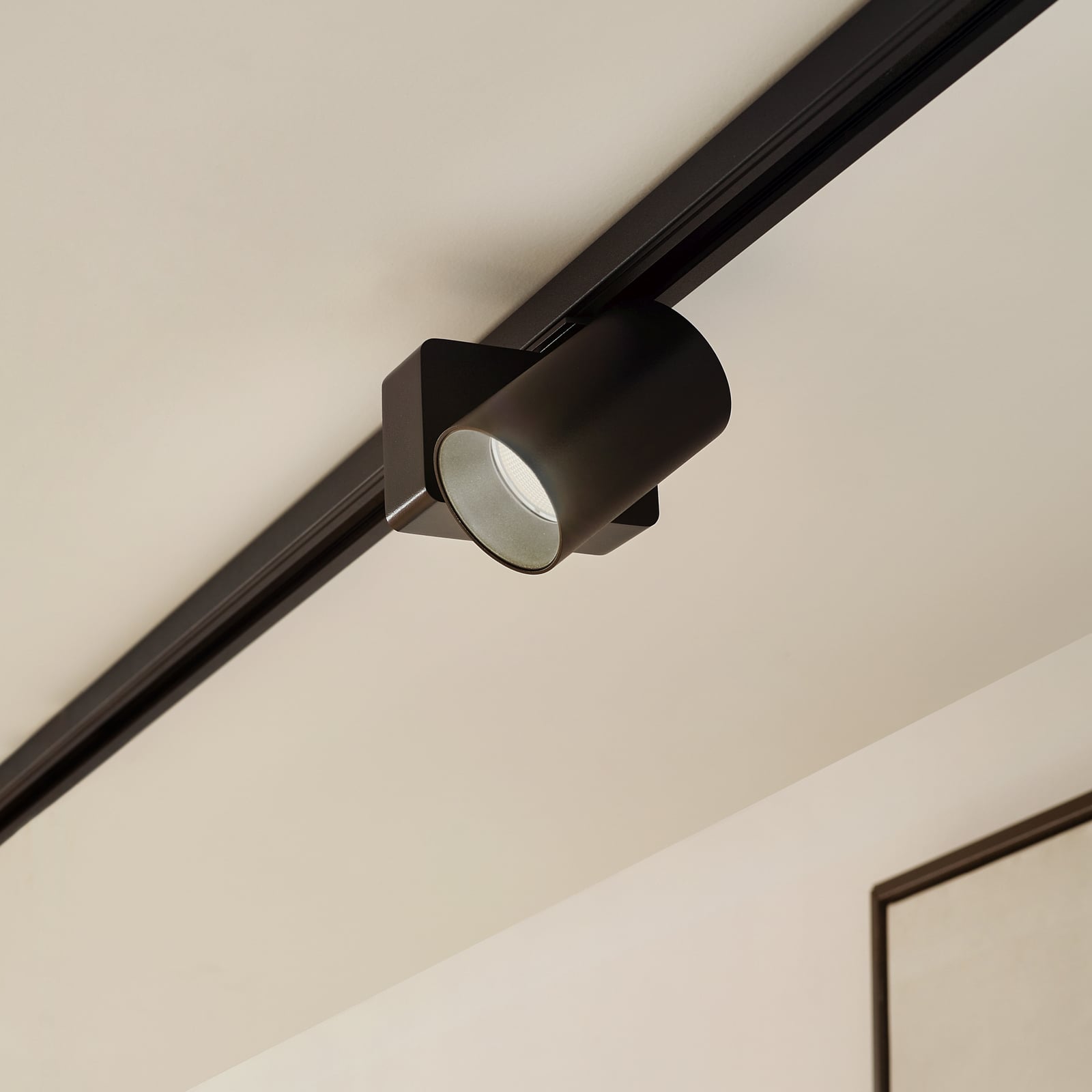 LED skinnespot Linaro/Brinja svart aluminium bakside