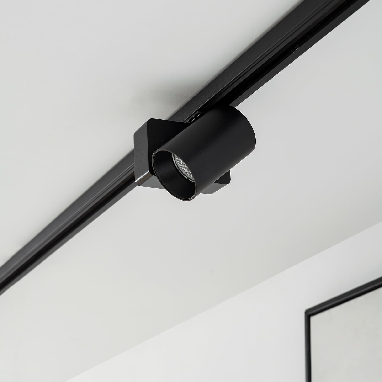LED skinnespot Linaro/Brinja svart aluminium detalj