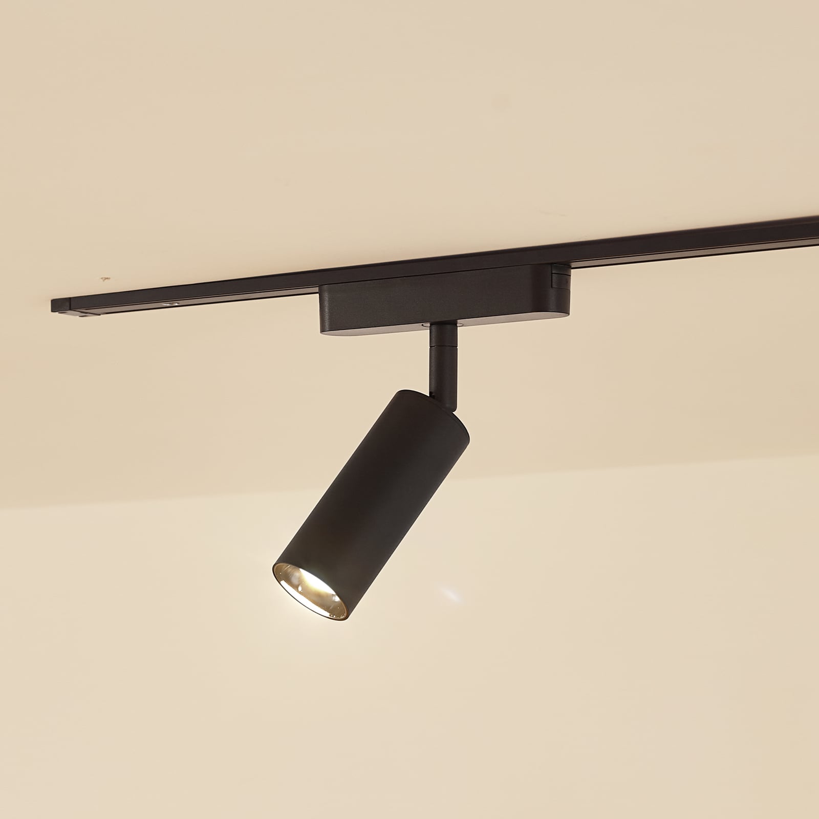 LED-skinnespot Lumaro 48V svart Ø4 cm forfra