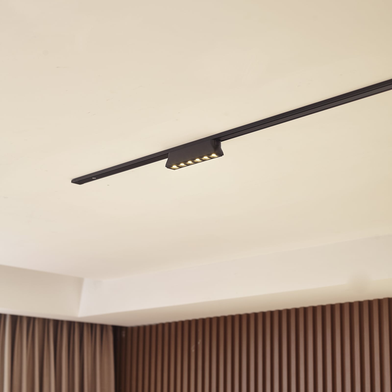 LED-skinnespot Lumaro 48V svart dimbar CCT 5W bakside