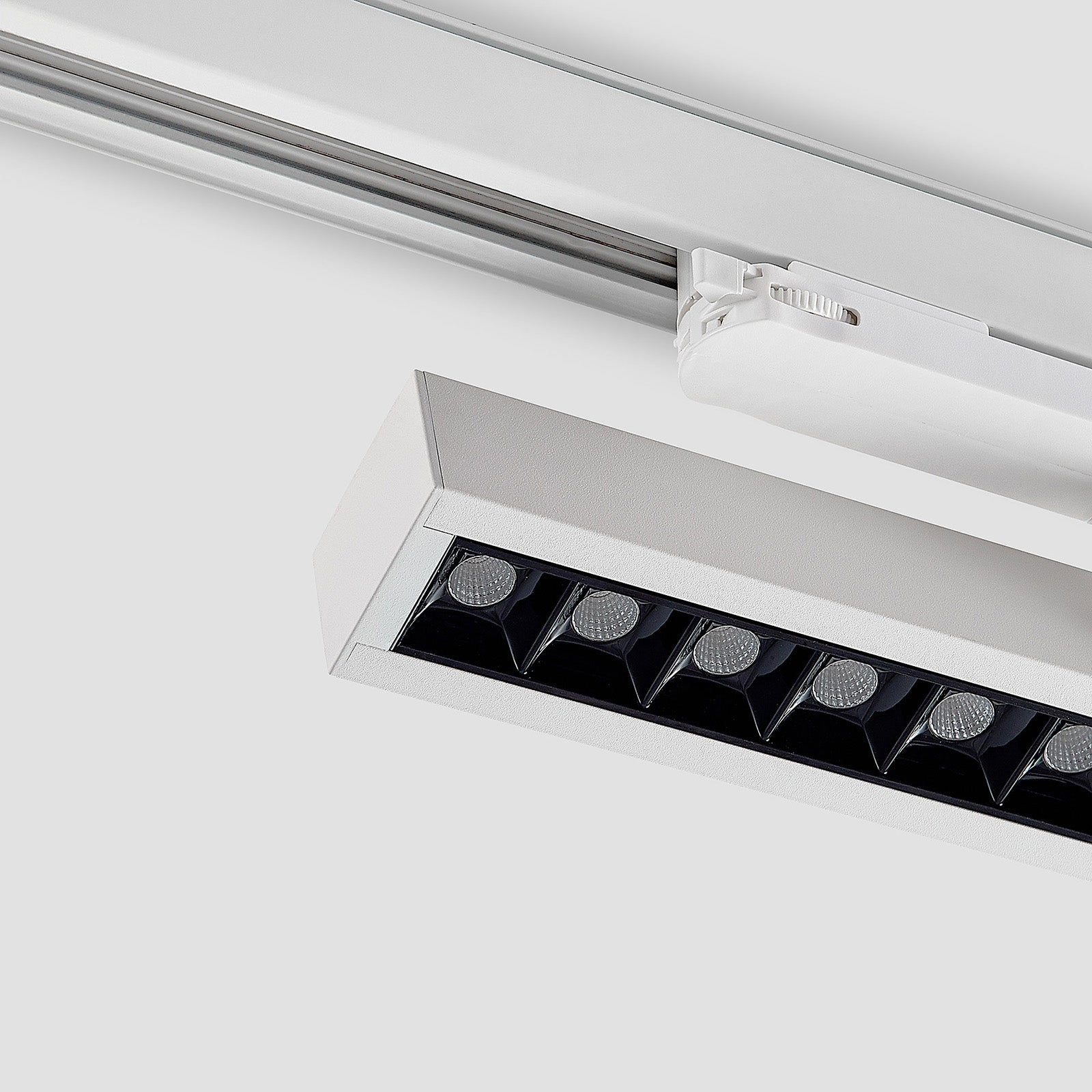 LED skinnespot Millay 3-fase svingbar hvit sideprofil