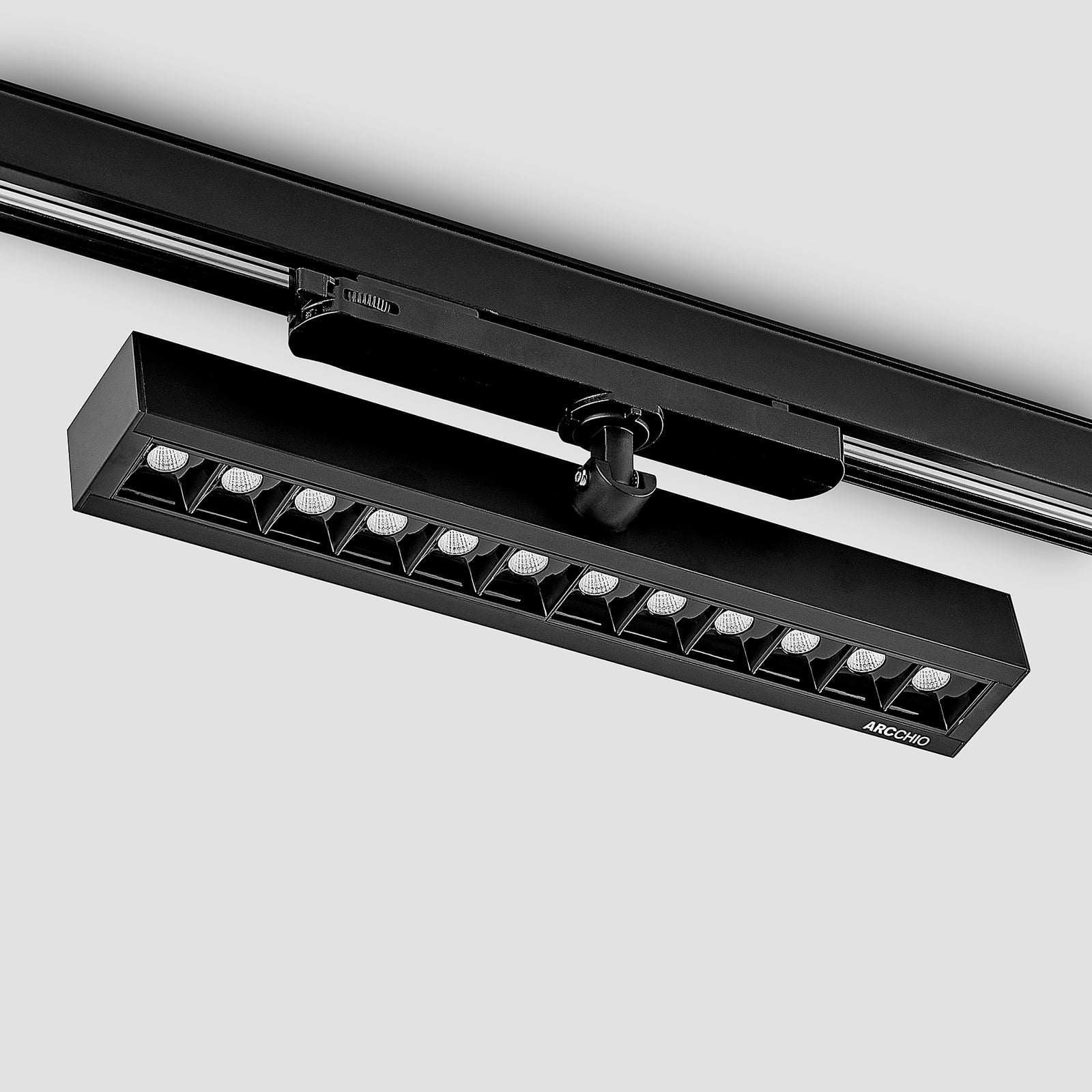 LED skinnespot Millay svart svingbar 4000K 26W montert i tak