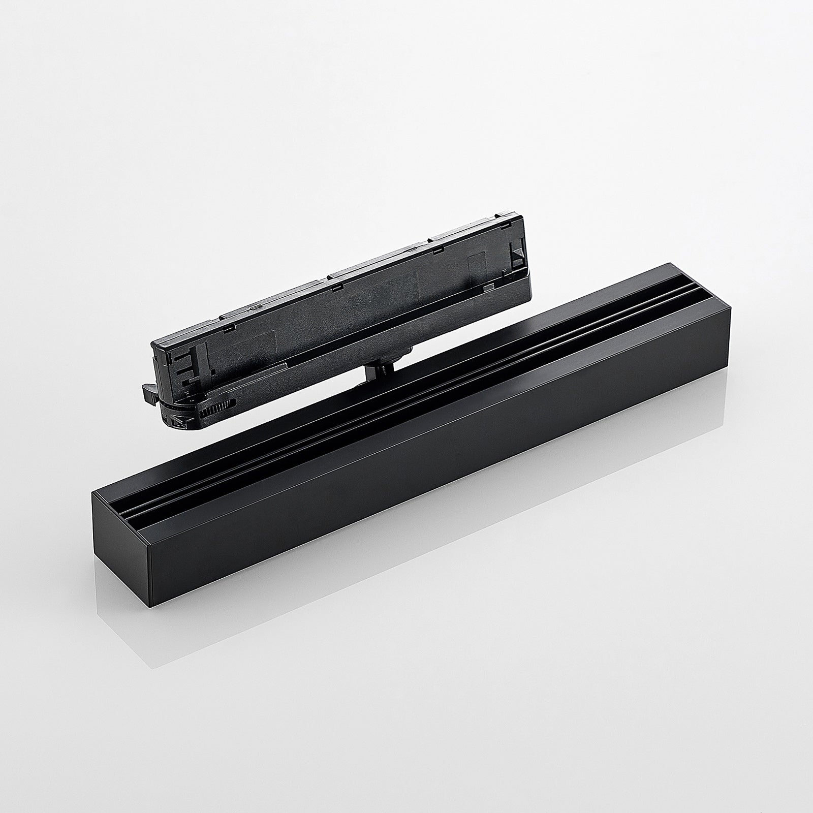 LED skinnespot Millay svart svingbar 4000K 26W installasjon