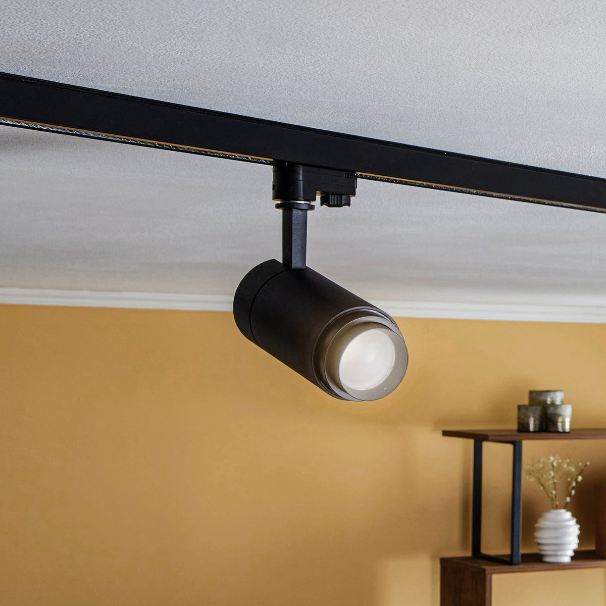 LED skinnespot Nanna svart 4000K 21W 3-fase aluminium forfra