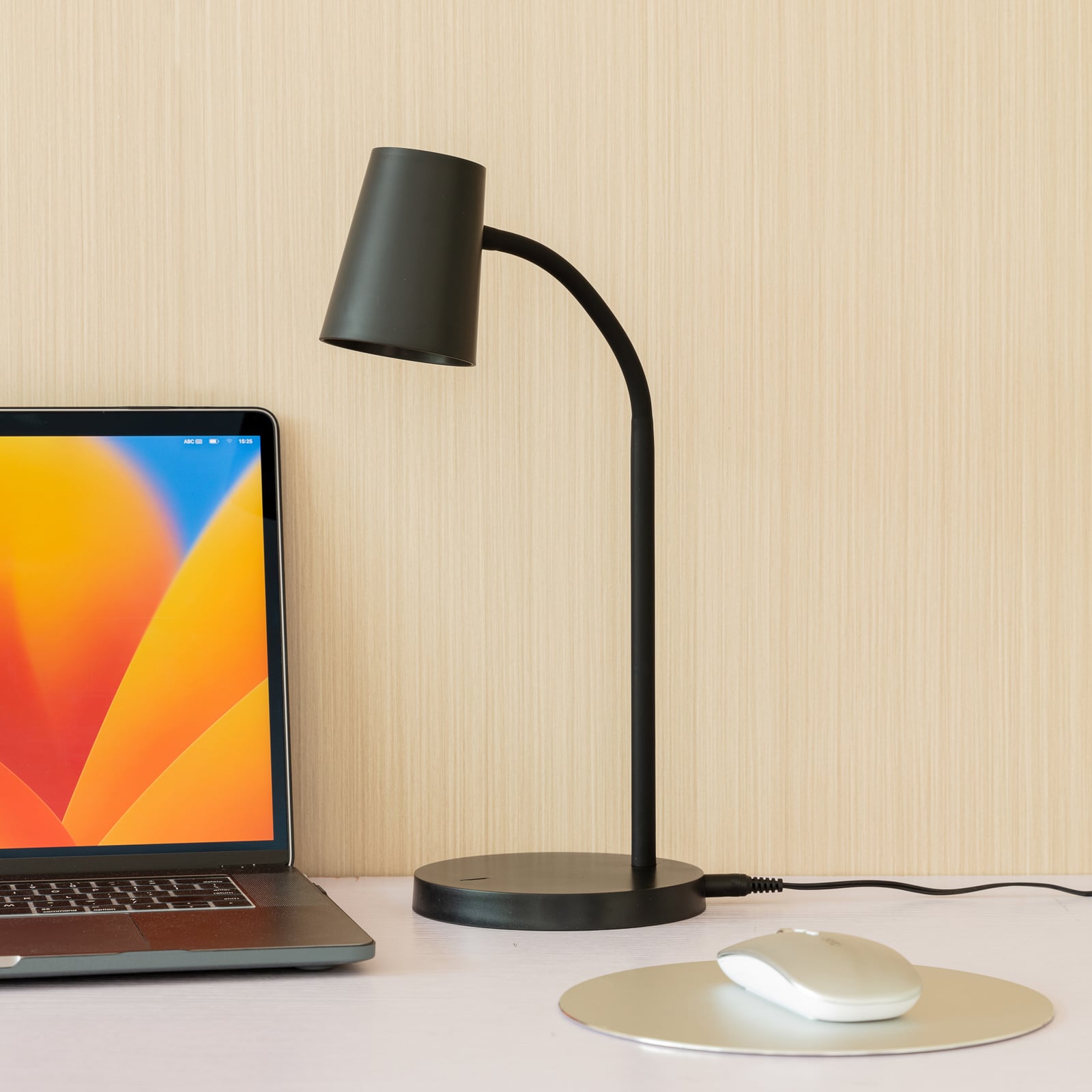 LED skrivebordslampe Ailina dimbar svart 36 cm bakside