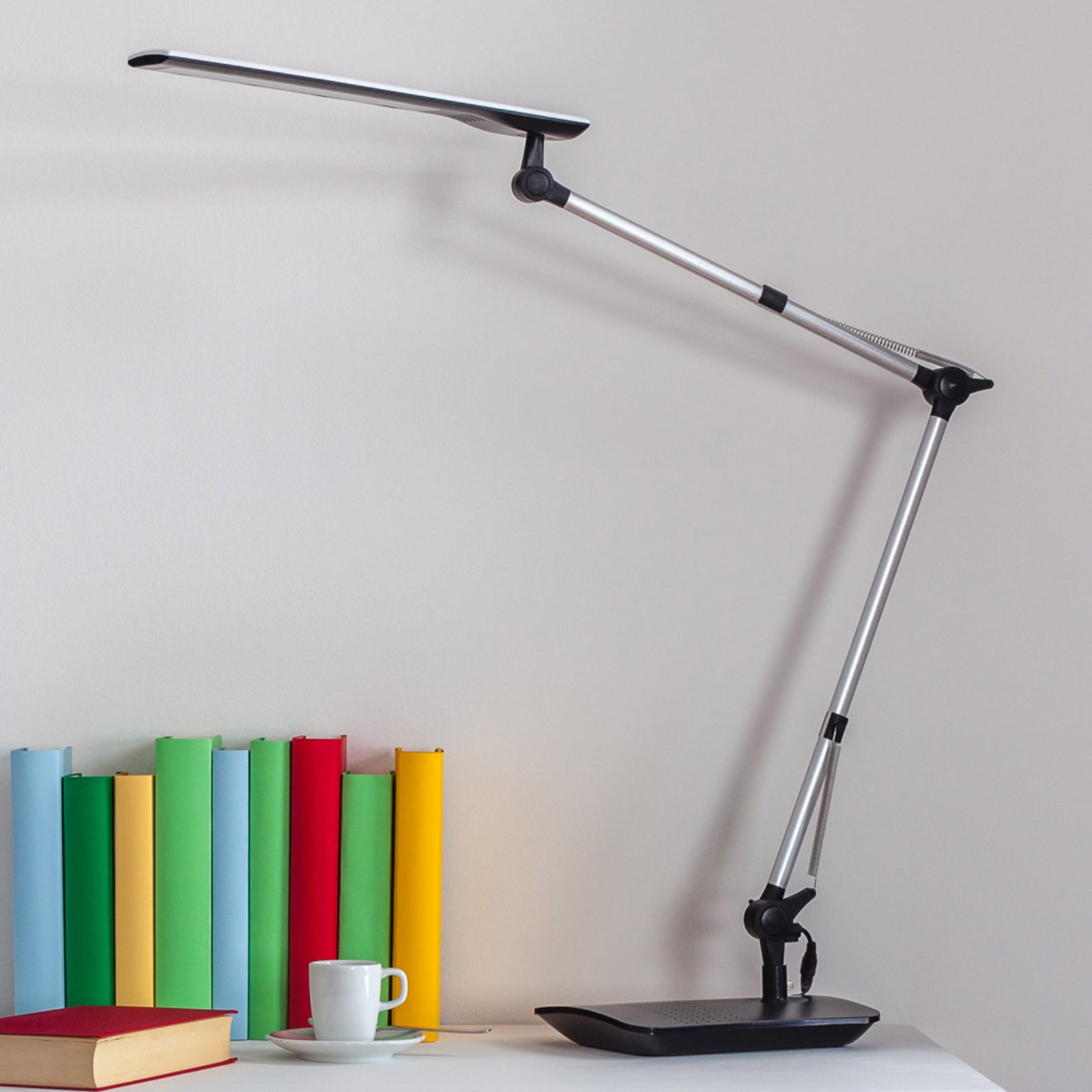 LED skrivebordslampe Felipe svart med klemmefot dimbar bakside