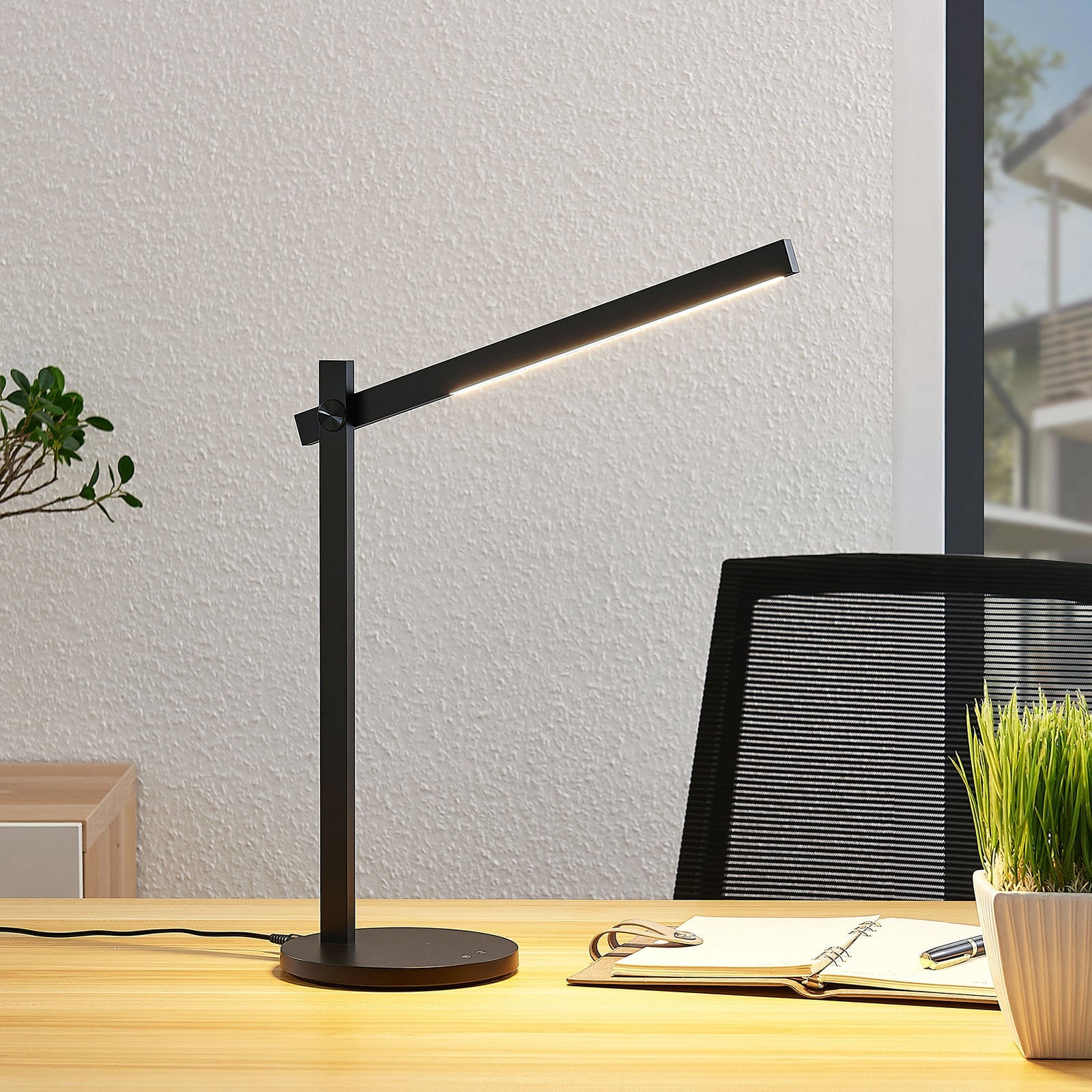 LED skrivebordslampe Loretta svart 43 cm CCT dimbar bakside