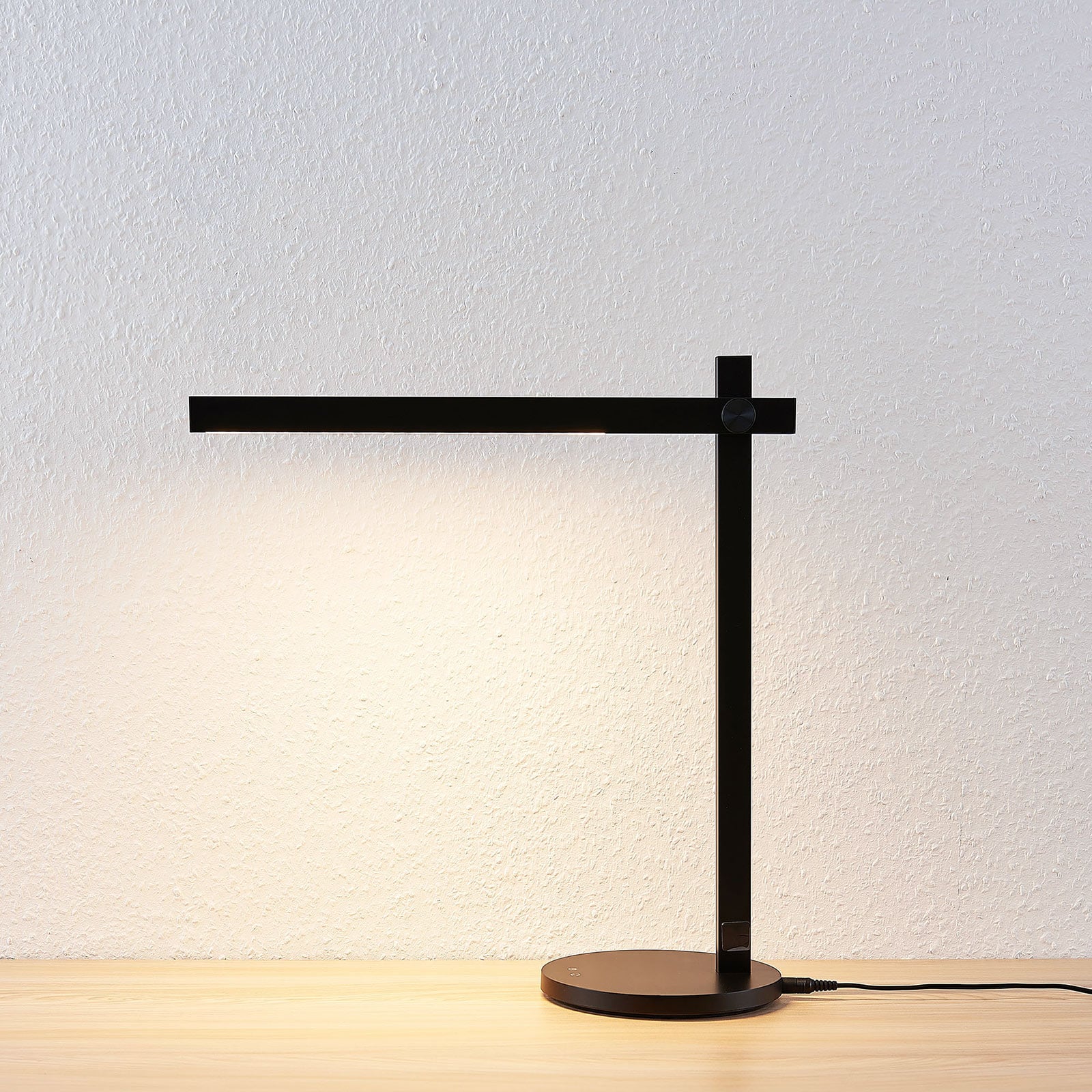 LED skrivebordslampe Loretta svart 43 cm CCT dimbar montert på skrivebord