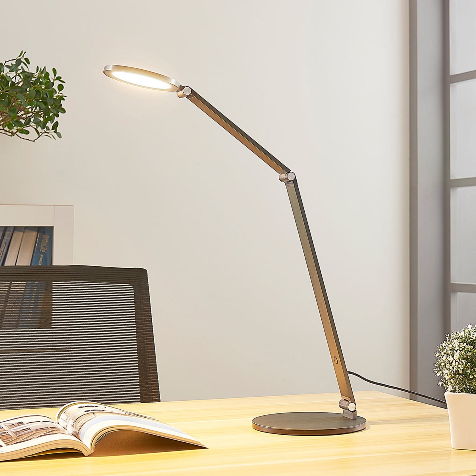 LED skrivebordslampe Mion dimbar aluminium 41 cm 8W forfra