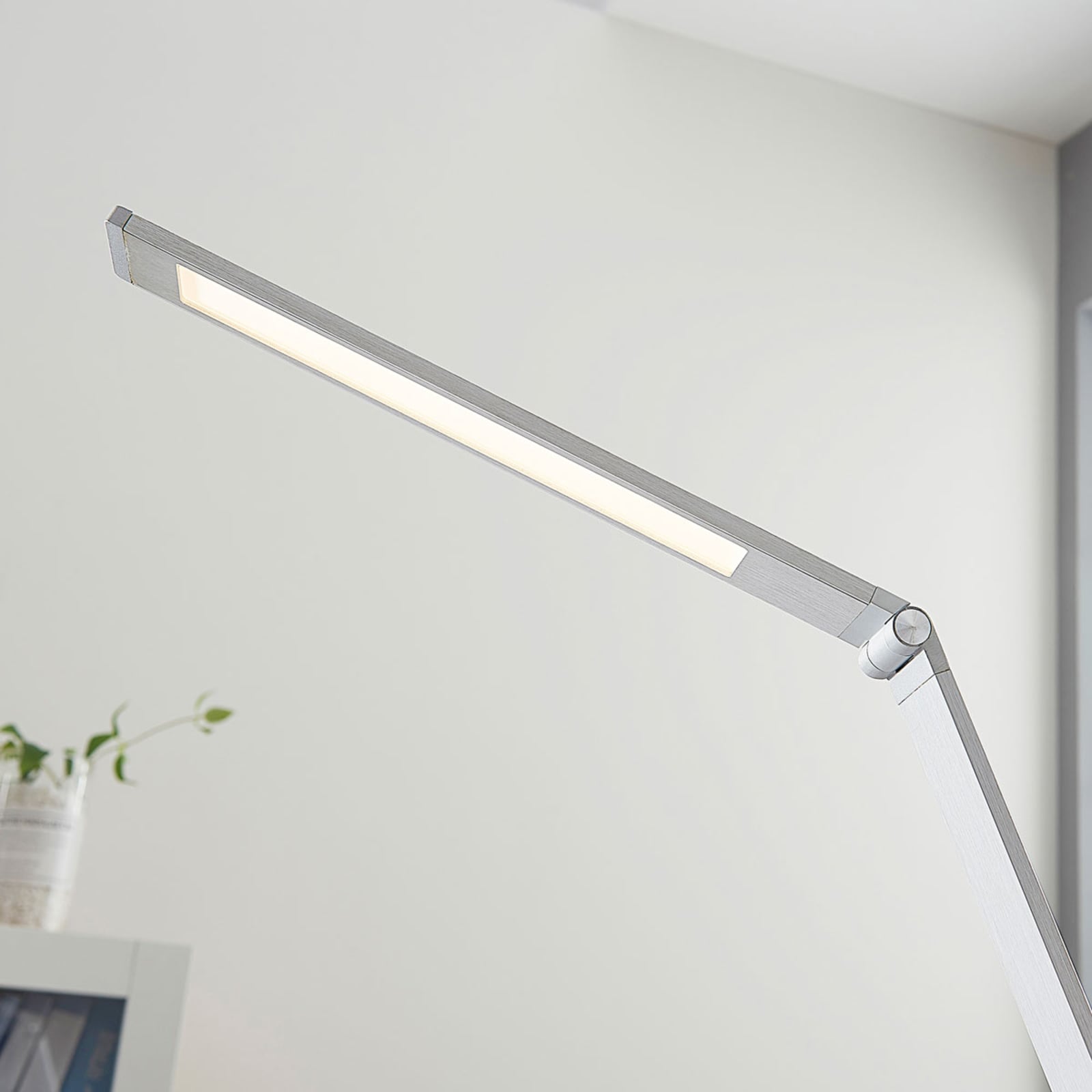 LED skrivebordslampe Nicano grå aluminium dimbar CCT profilbilde