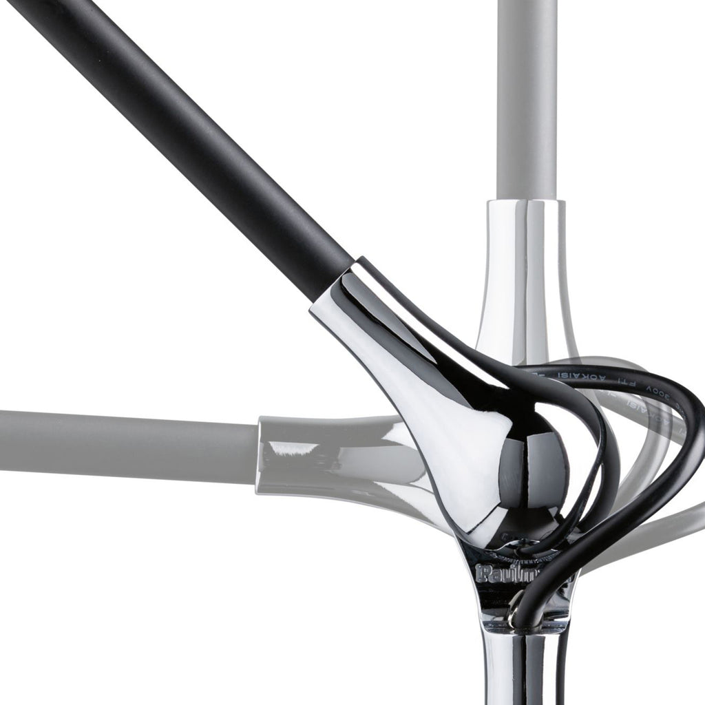 LED skrivebordslampe Numis dimbar CCT med trådløs lading svart i bruk