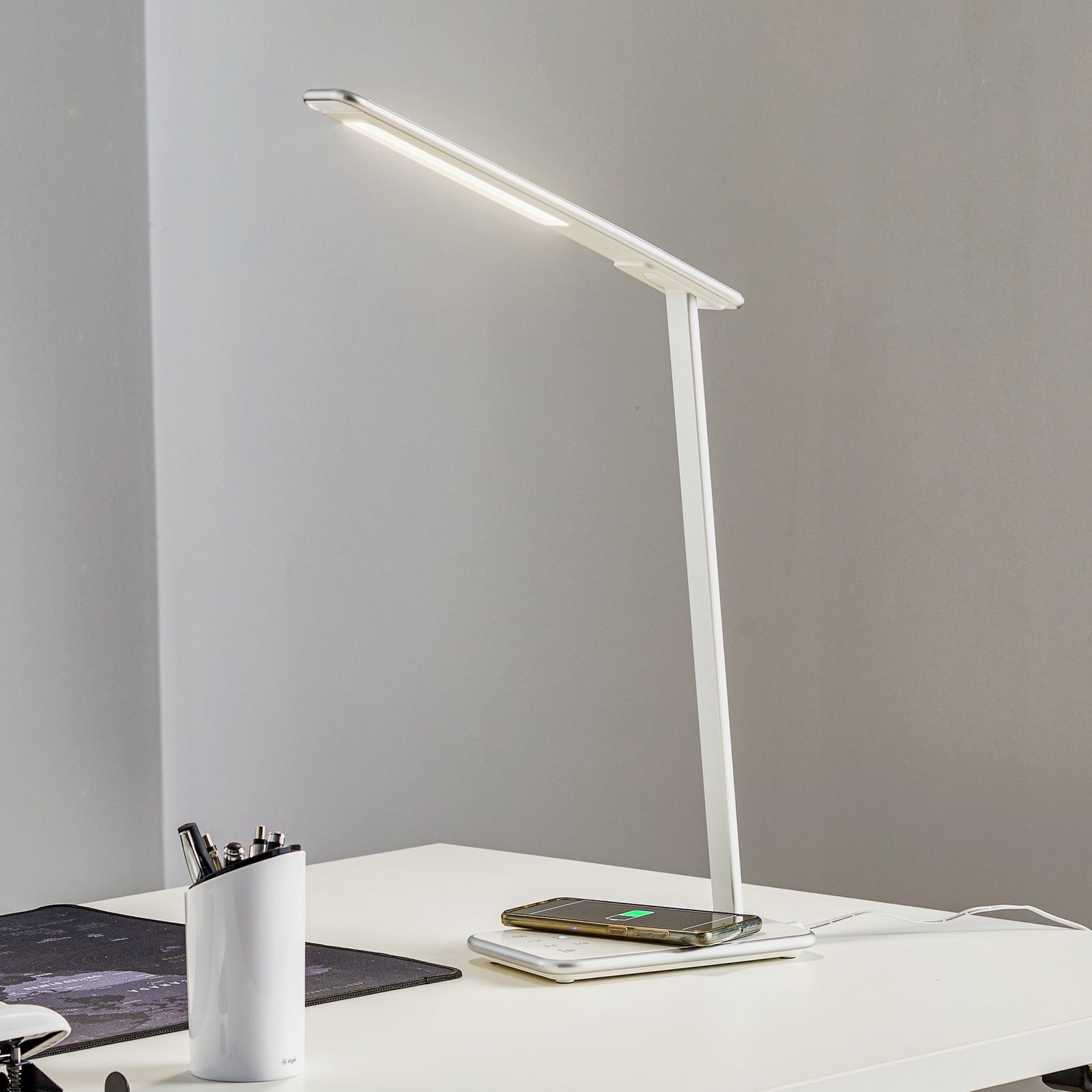 LED skrivebordslampe Orbit dimbar induksjonslading sølv - Aluminor forfra