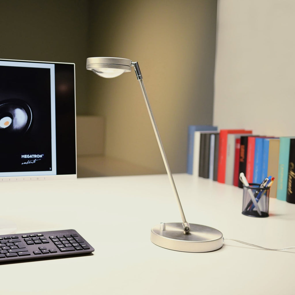 LED skrivebordslampe Ottica dimbar titan 7W 2700K forfra