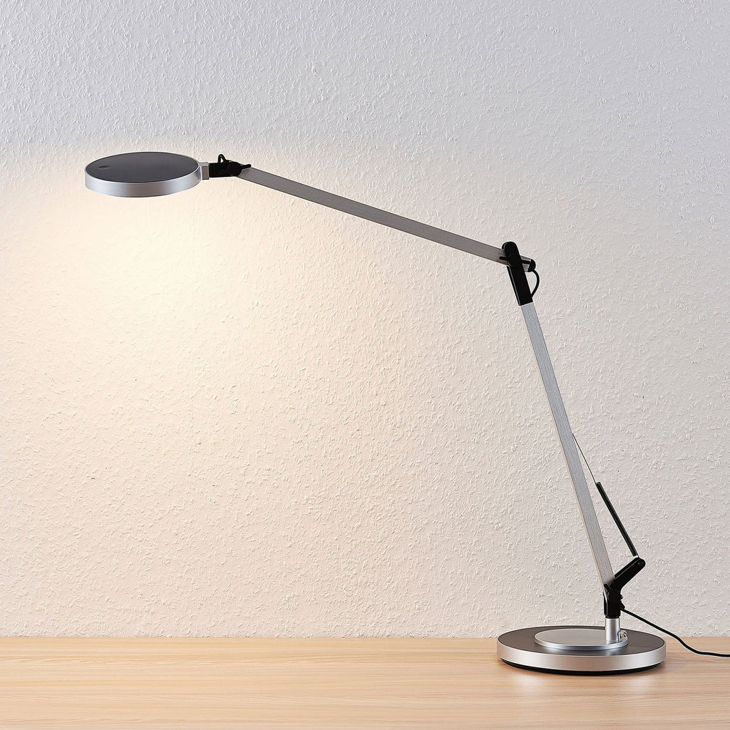 Detalj av LED skrivebordslampe Rilana dimbar justerbar sølv 10W
