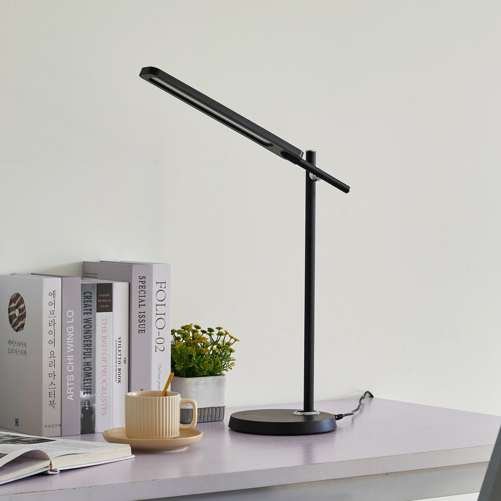 LED skrivebordslampe Valtorin dimbar svart bakside