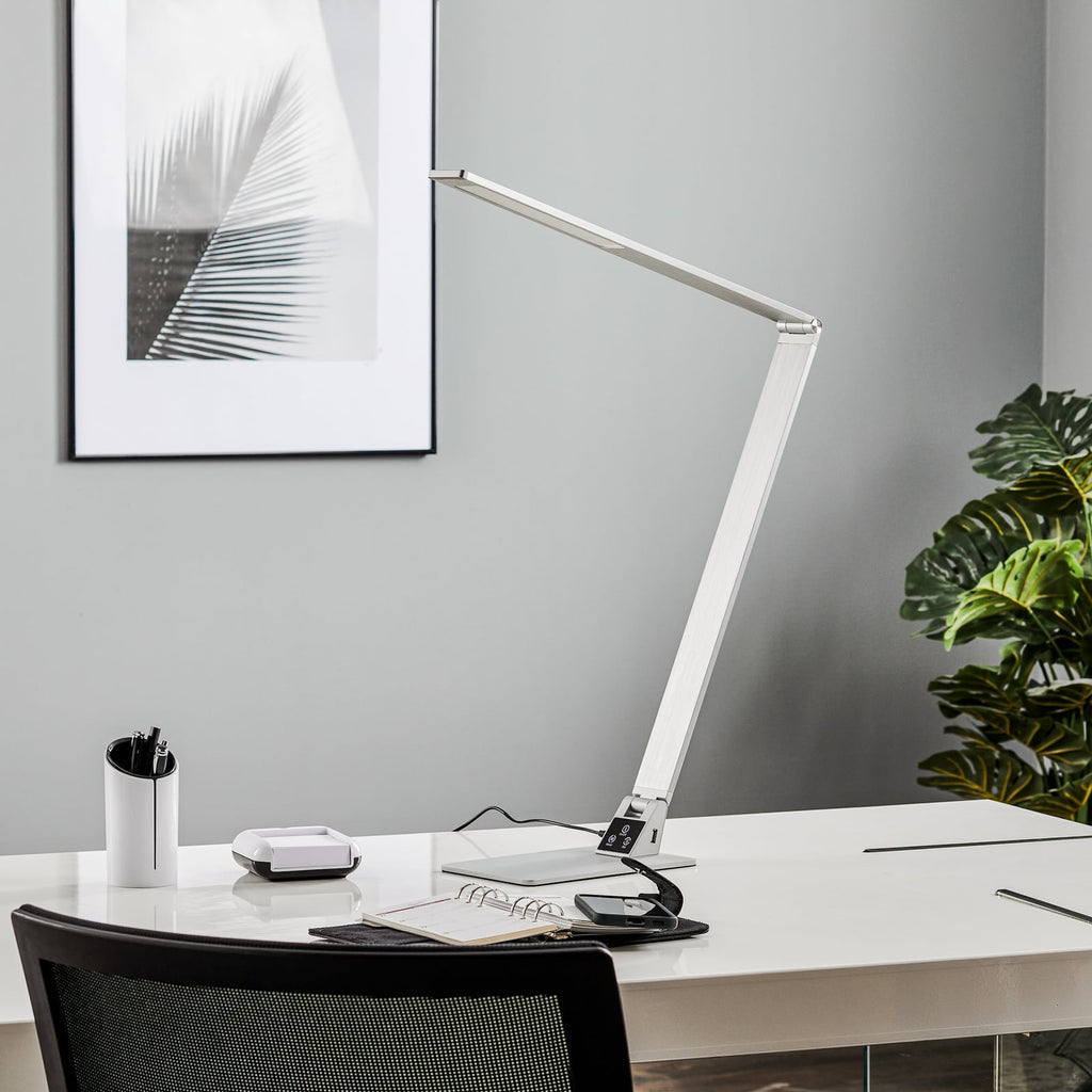 Detalj av justerbare ledd på LED skrivebordslampe Wasp aluminium dimbar CCT 12W