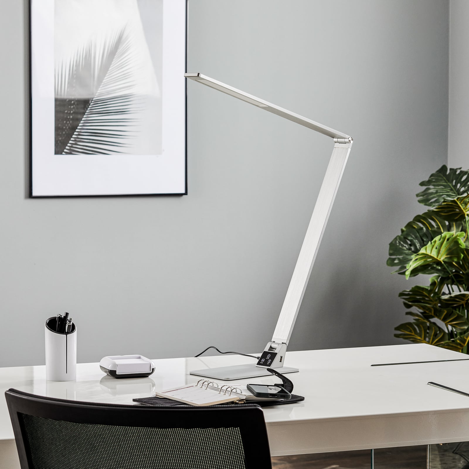 Detalj av justerbare ledd på LED skrivebordslampe Wasp aluminium dimbar CCT 12W