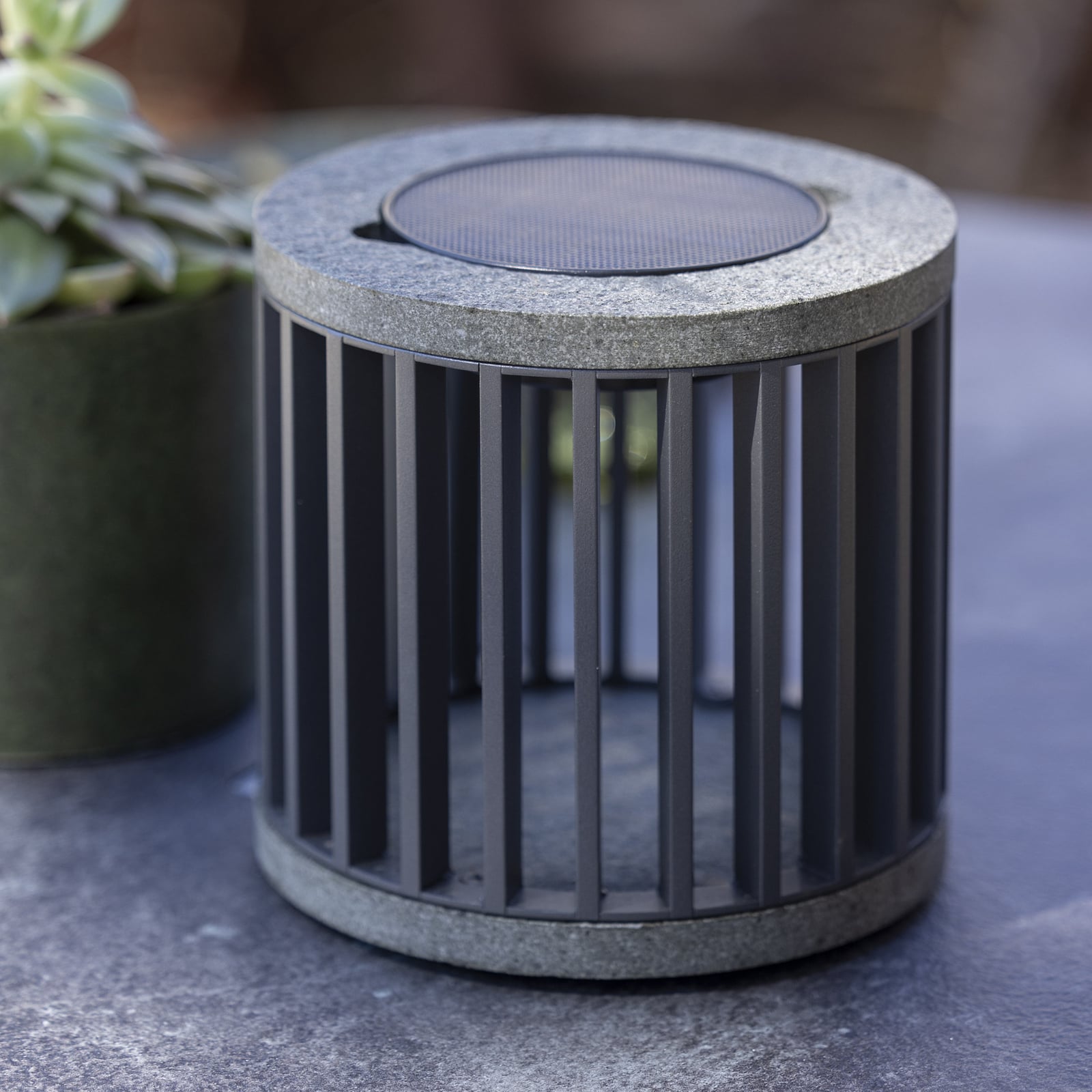 LED solcelle-bordlampe Halo aluminium/granitt grå IP66 forfra