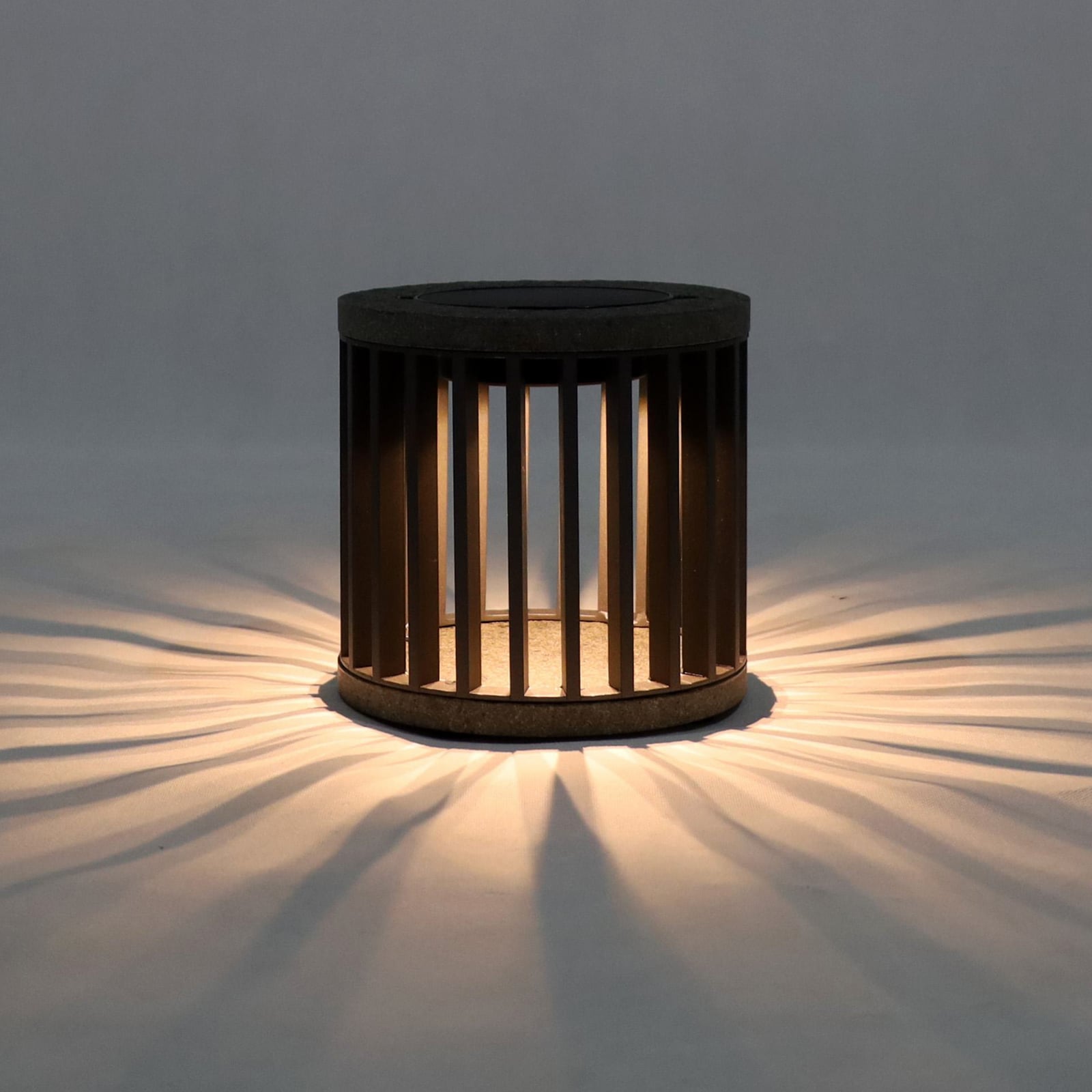 LED solcelle-bordlampe Halo aluminium/granitt grå IP66 montert ute