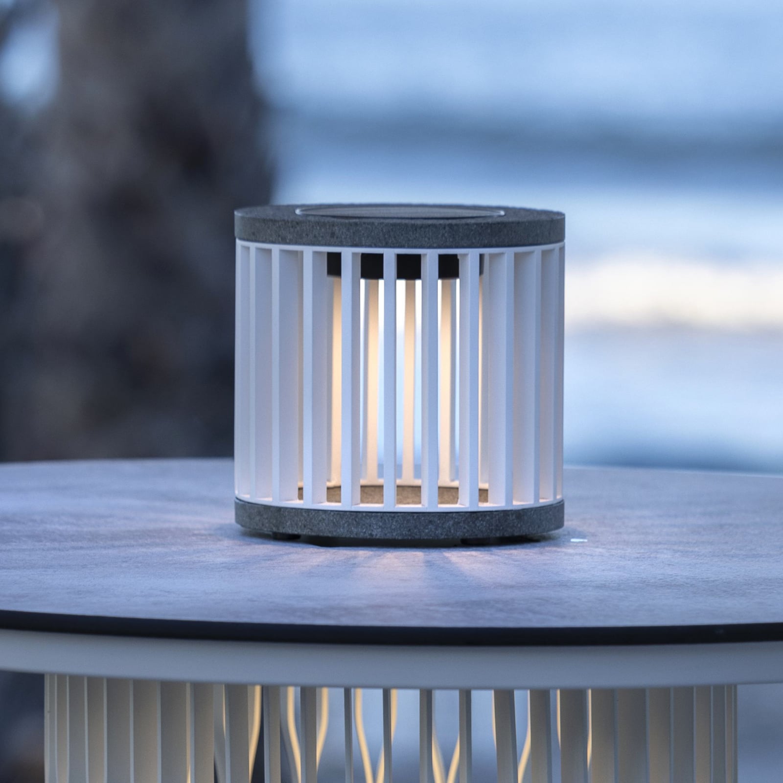 LED solcelle-bordlampe Halo aluminium/granitt hvit IP66 forfra