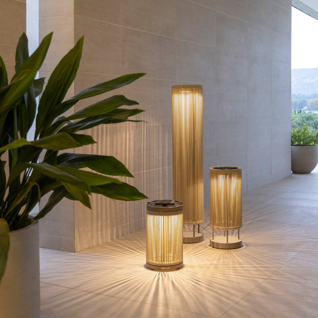 Detalj av LED solcelle gulvlampe Rop&Strip dimbar H120 cm IP66