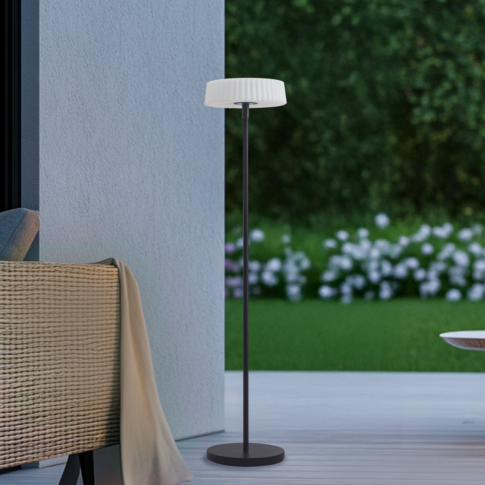 LED solcelle-gulvlampe Samine dimbar svart IP54 detalj av skjerm