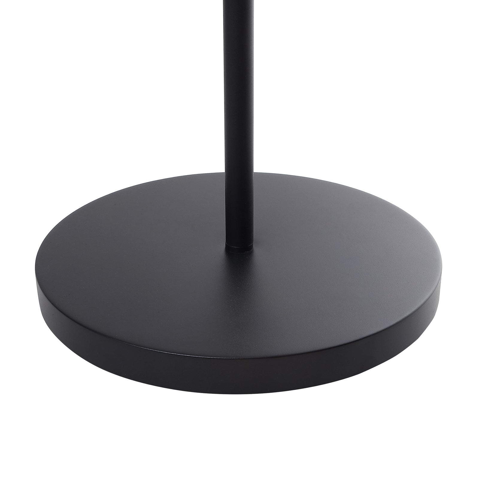 LED solcelle-gulvlampe Samine dimbar svart IP54 i mørket