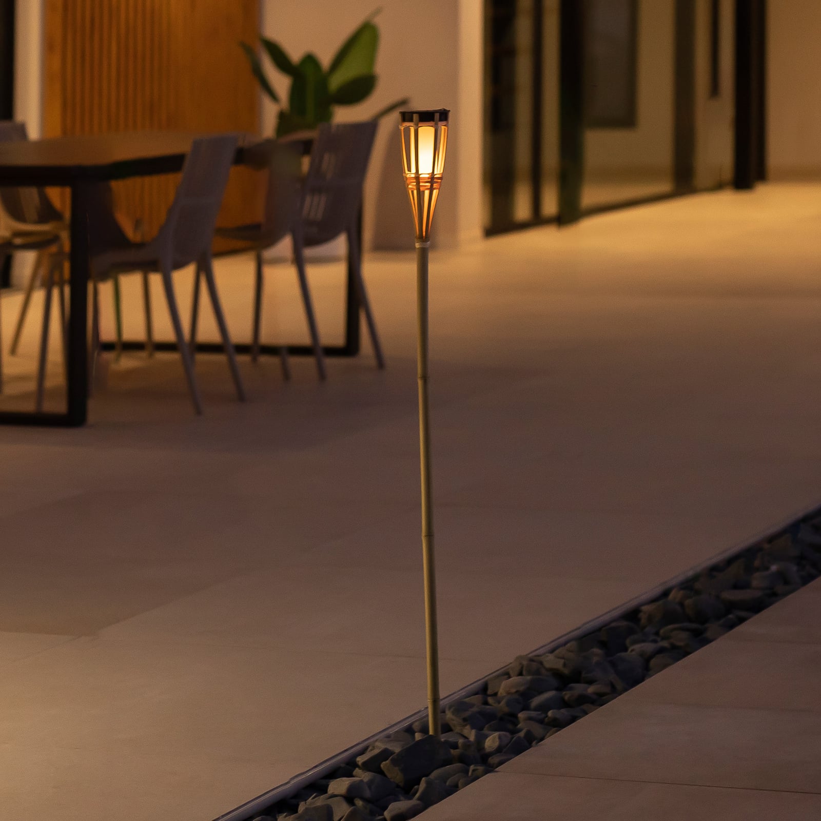 LED solcelle-hagefakkel Hiama bambus flammeeffekt IP44 forfra