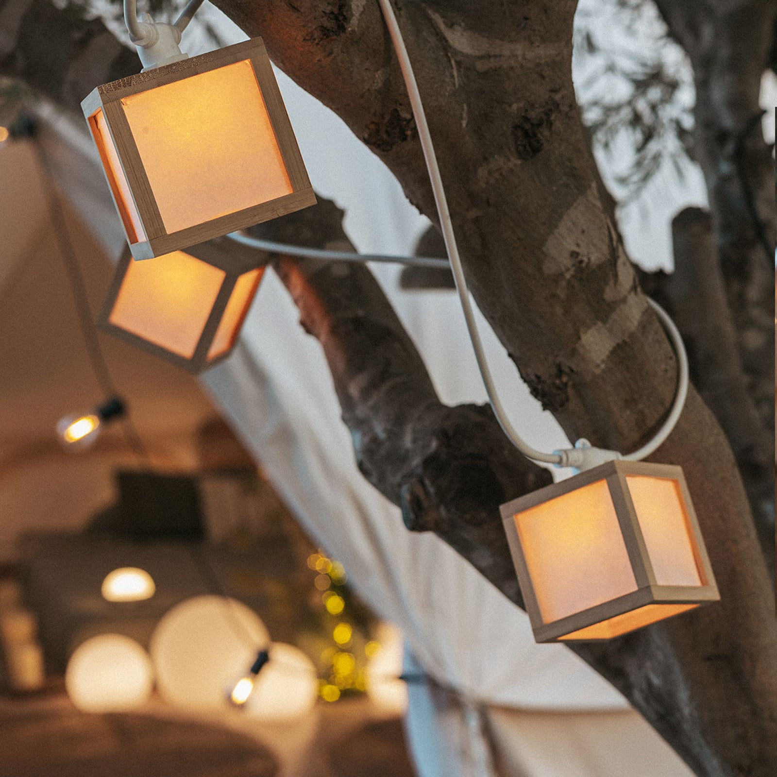 LED solcelle-lyslenke Vega bambus/hvit 800 cm IP44 bakside