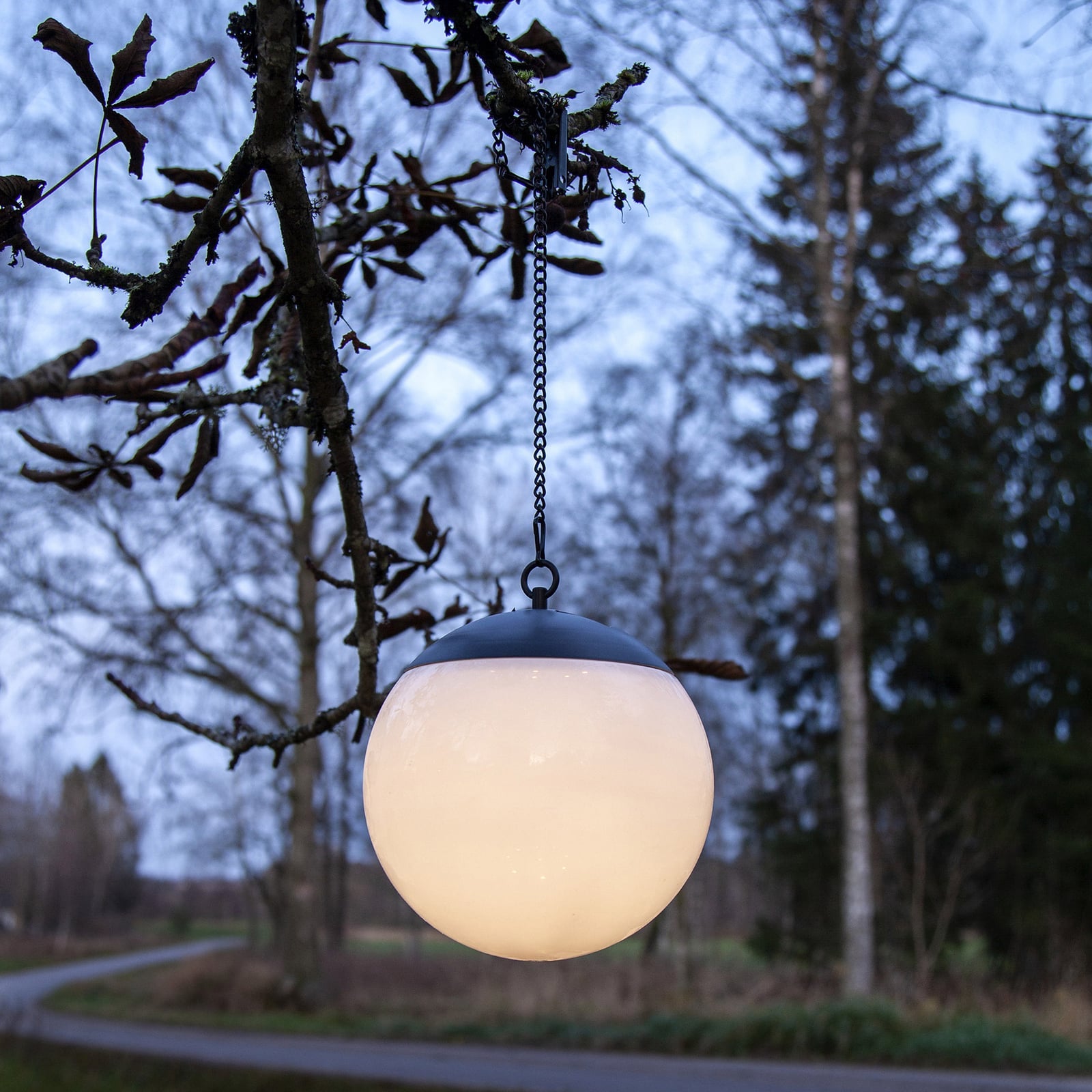 LED solcelle pendellampe Globus svart/hvit Ø20 cm IP44 bakside