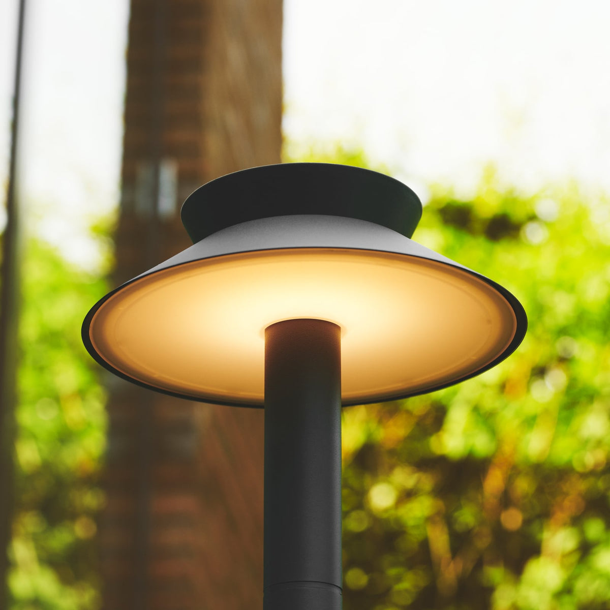 LED solcelle sti-lampe Justina med bevegelsessensor antrasitt nærbilde