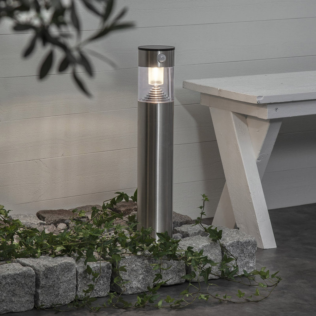 LED solcelle sti-lampe Marbella med bevegelsessensor sølv forfra