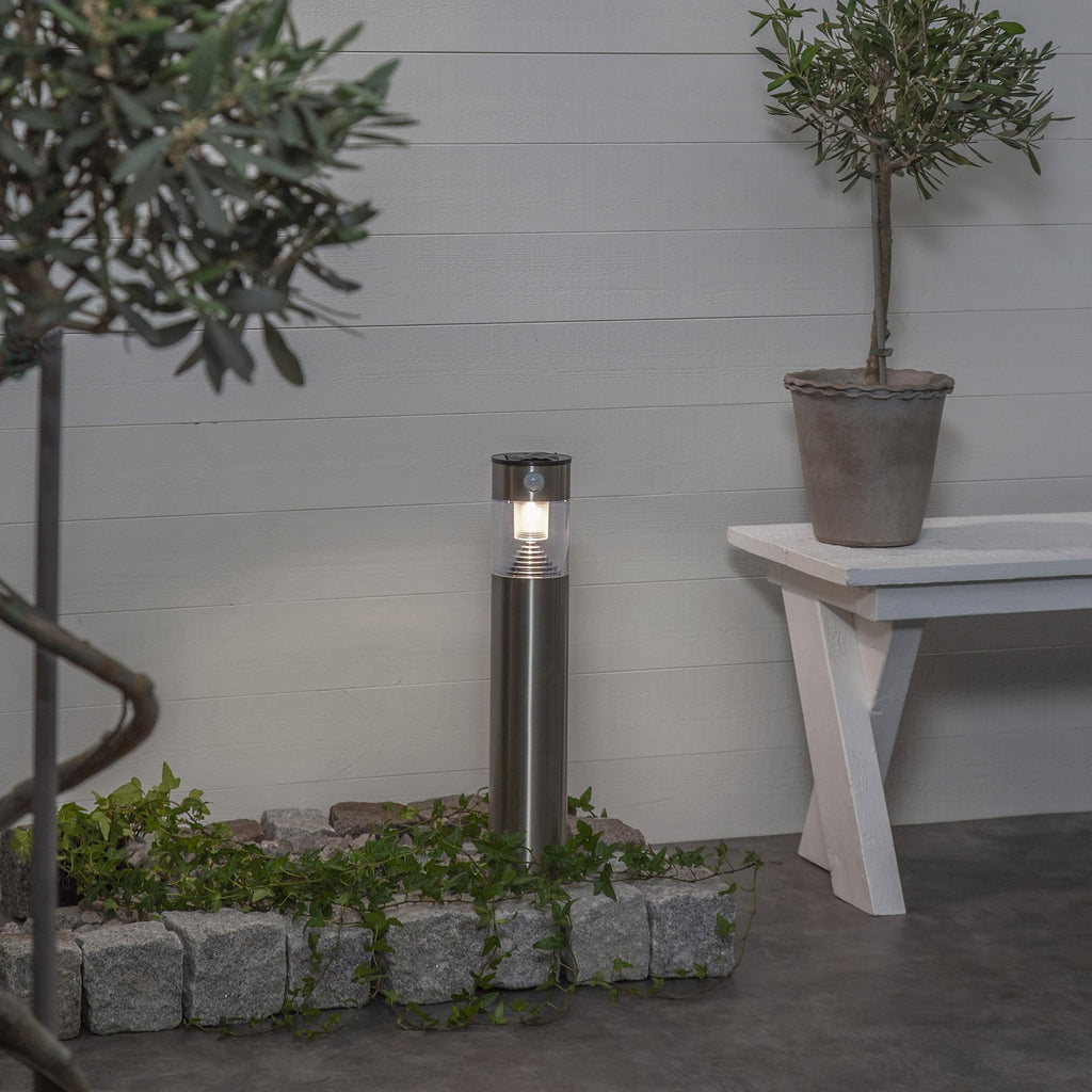 LED solcelle sti-lampe Marbella med bevegelsessensor sølv bakside