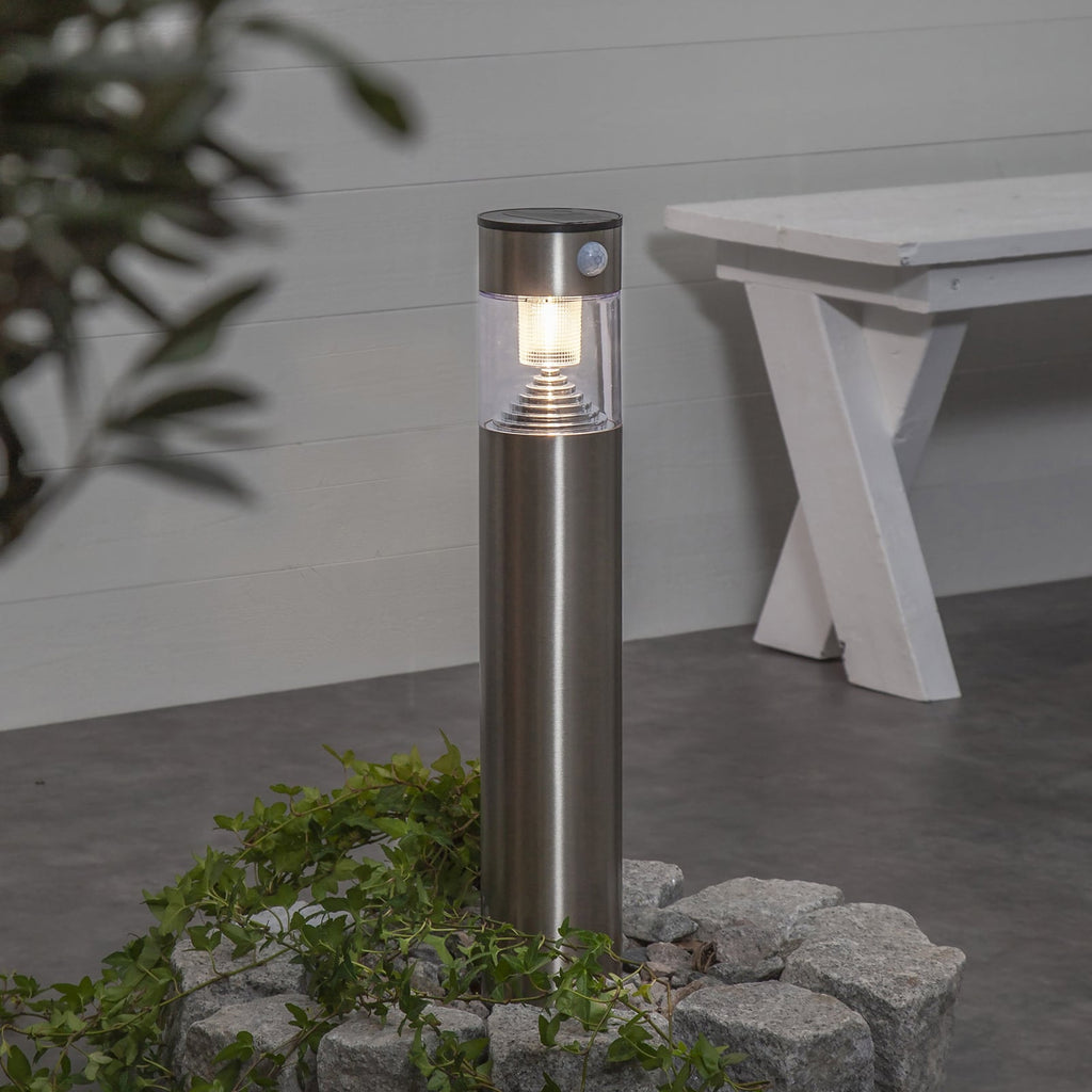LED solcelle sti-lampe Marbella med bevegelsessensor sølv detalj