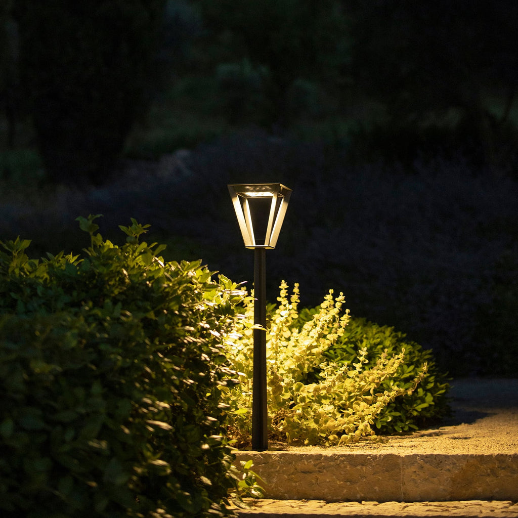 Detalj av LED solcelle sti-lampe Metro med sensor grå