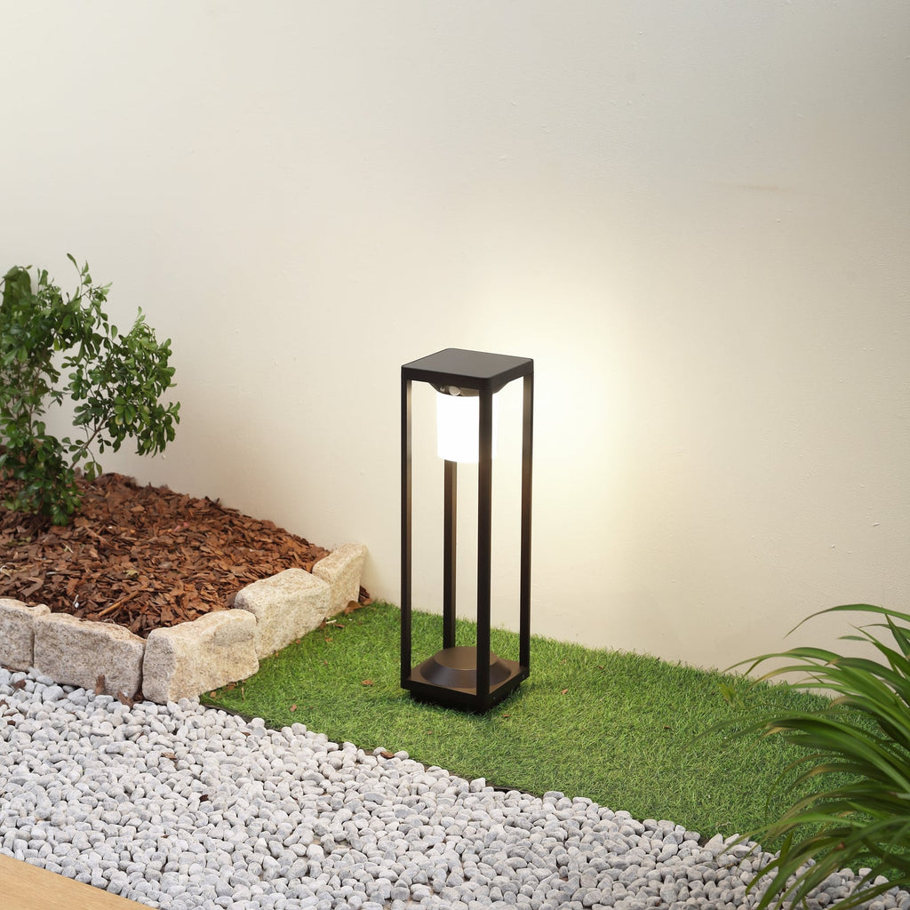 LED solcelle sti-lampe Nilea med bevegelsessensor svart forfra