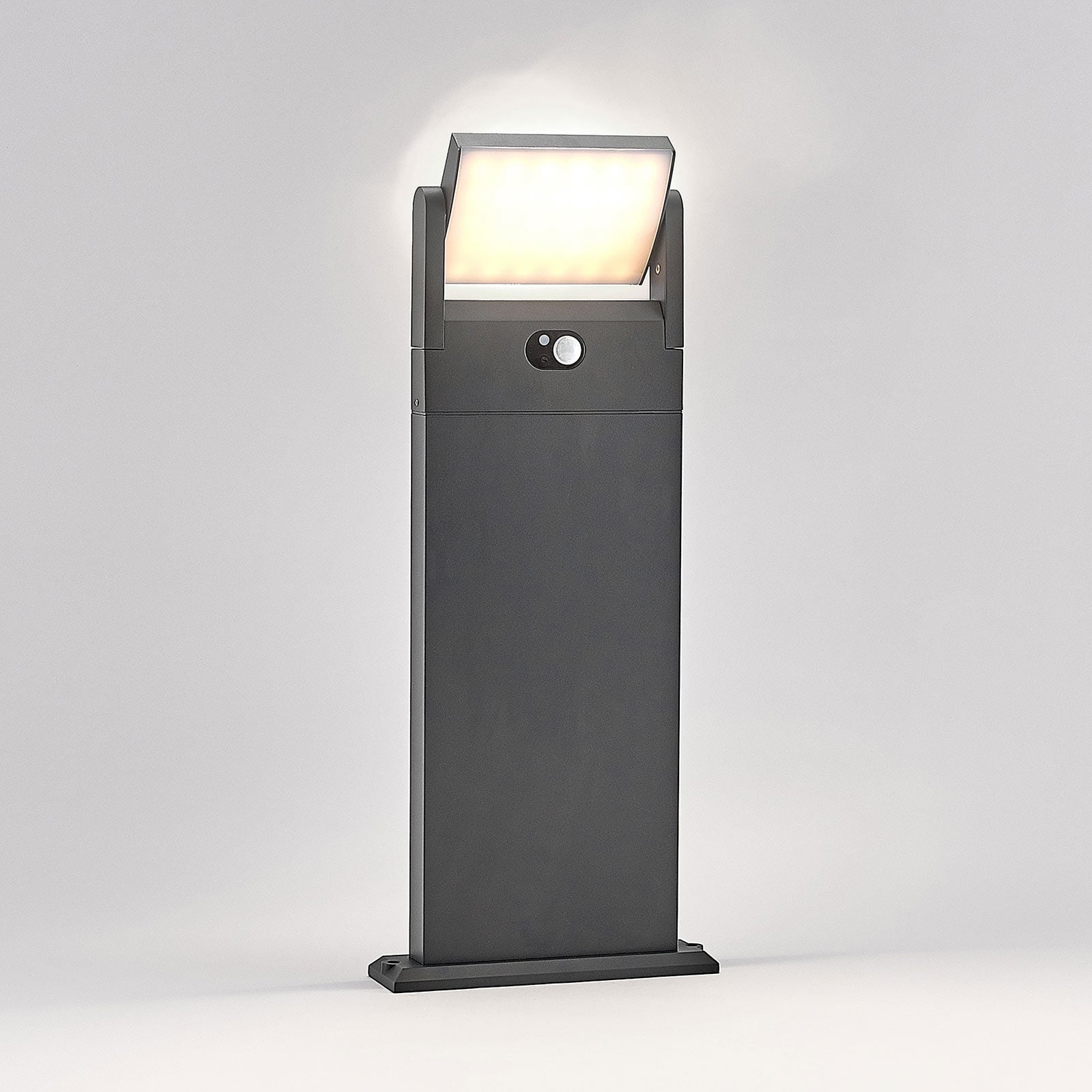 LED solcelle sti-lampe Novalie mørkegrå IP54 nærbilde av sensor