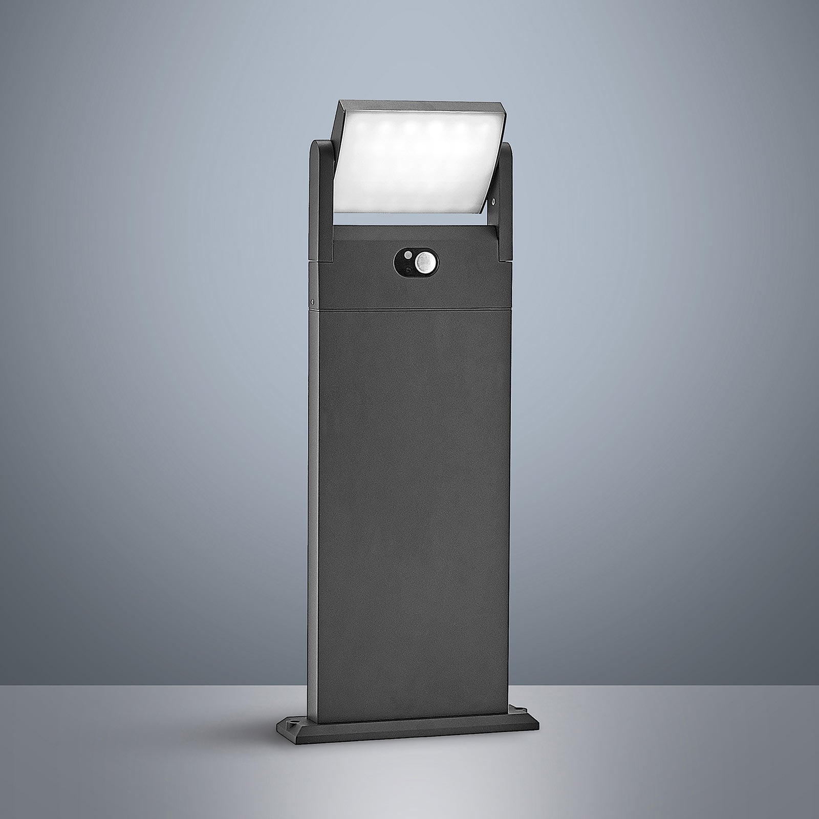 LED solcelle sti-lampe Novalie mørkegrå IP54 lys i mørket