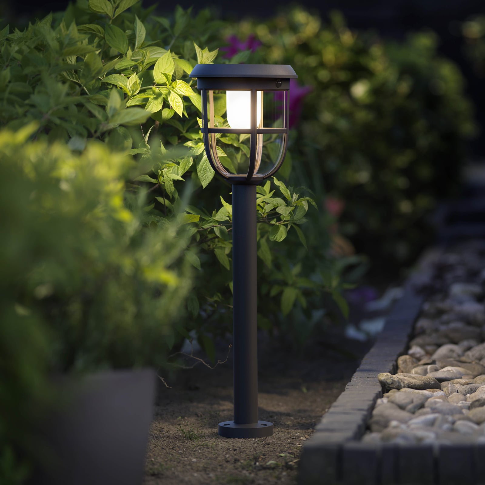 LED solcelle sti-lampe Radii med bevegelsessensor svart IP44 forfra