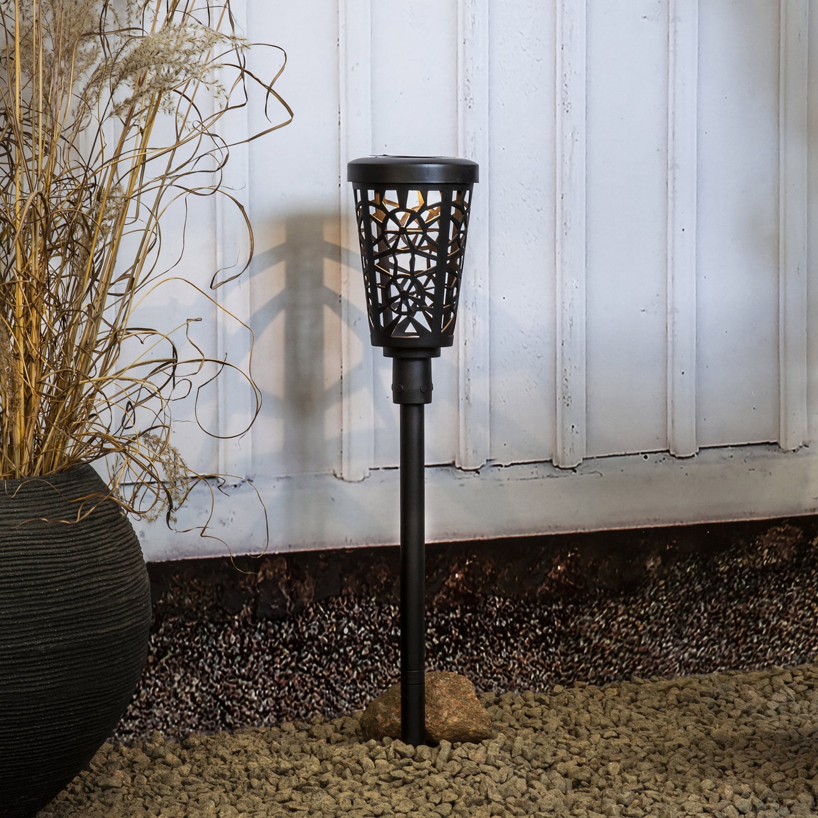 LED solcelle-sti-lampe Sinnia svart med jordspyd IP44 forfra