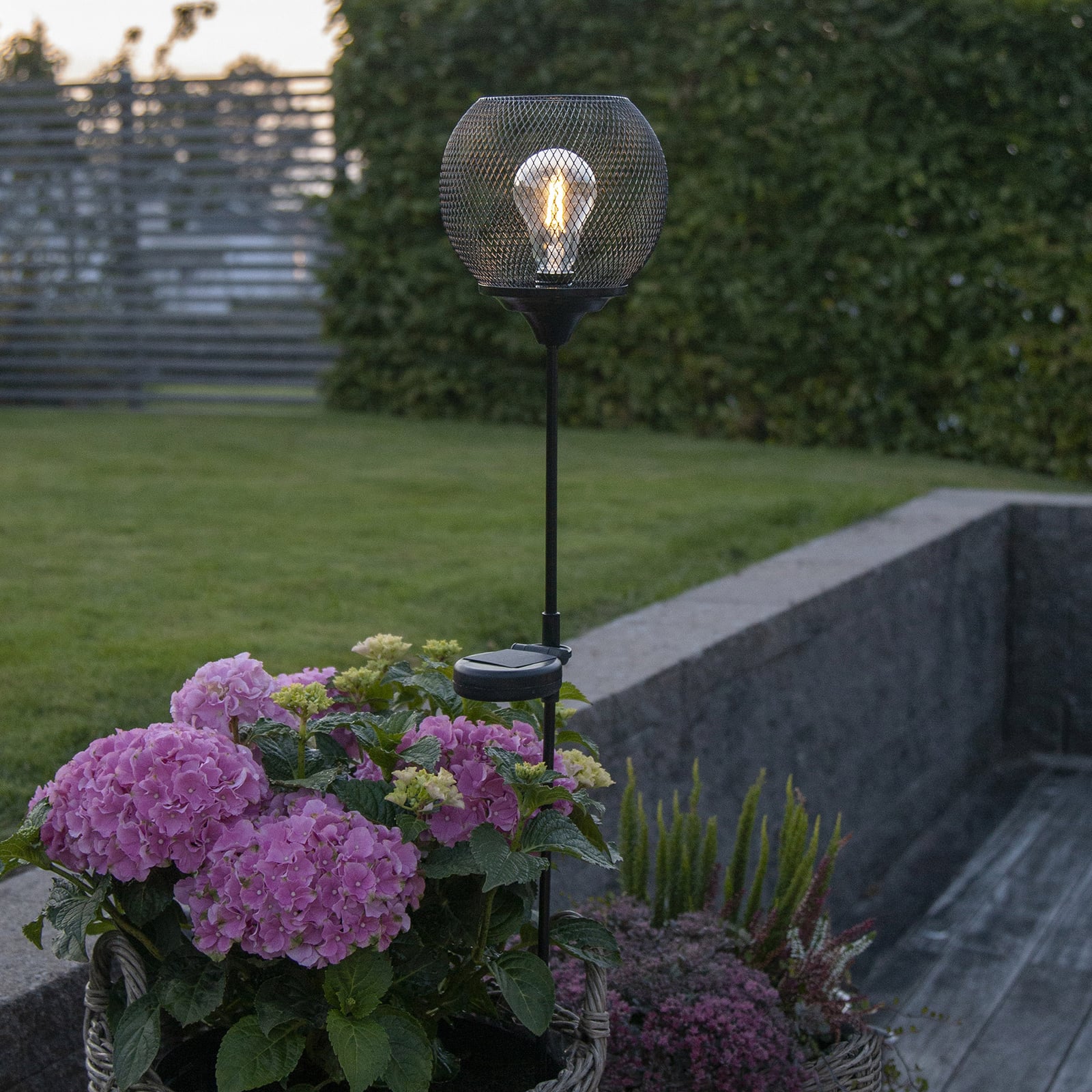 LED solcelle sti-lampe Sunlight med spyd IP44 forfra
