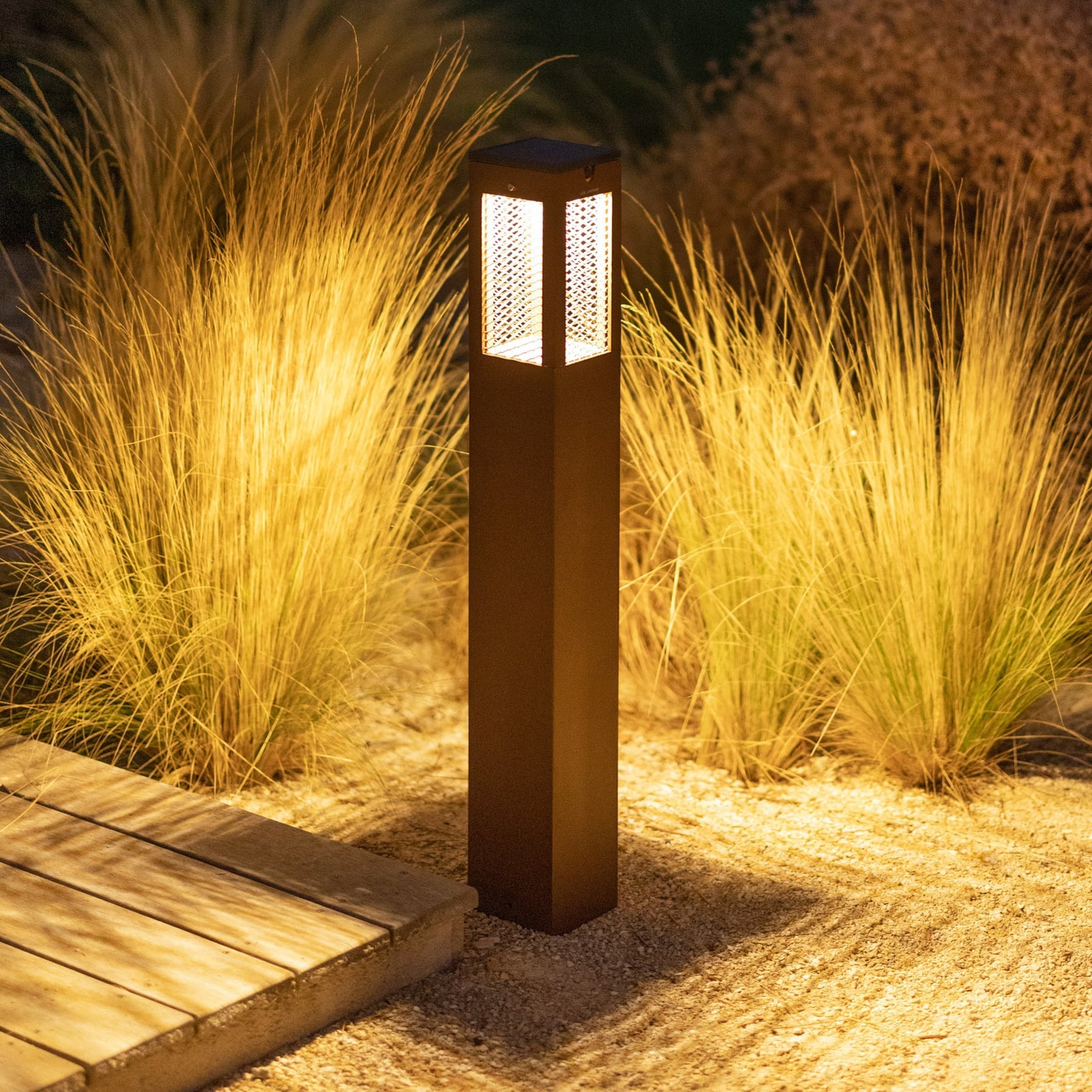 LED solcelle sti-lampe Tradition med bevegelsessensor forfra