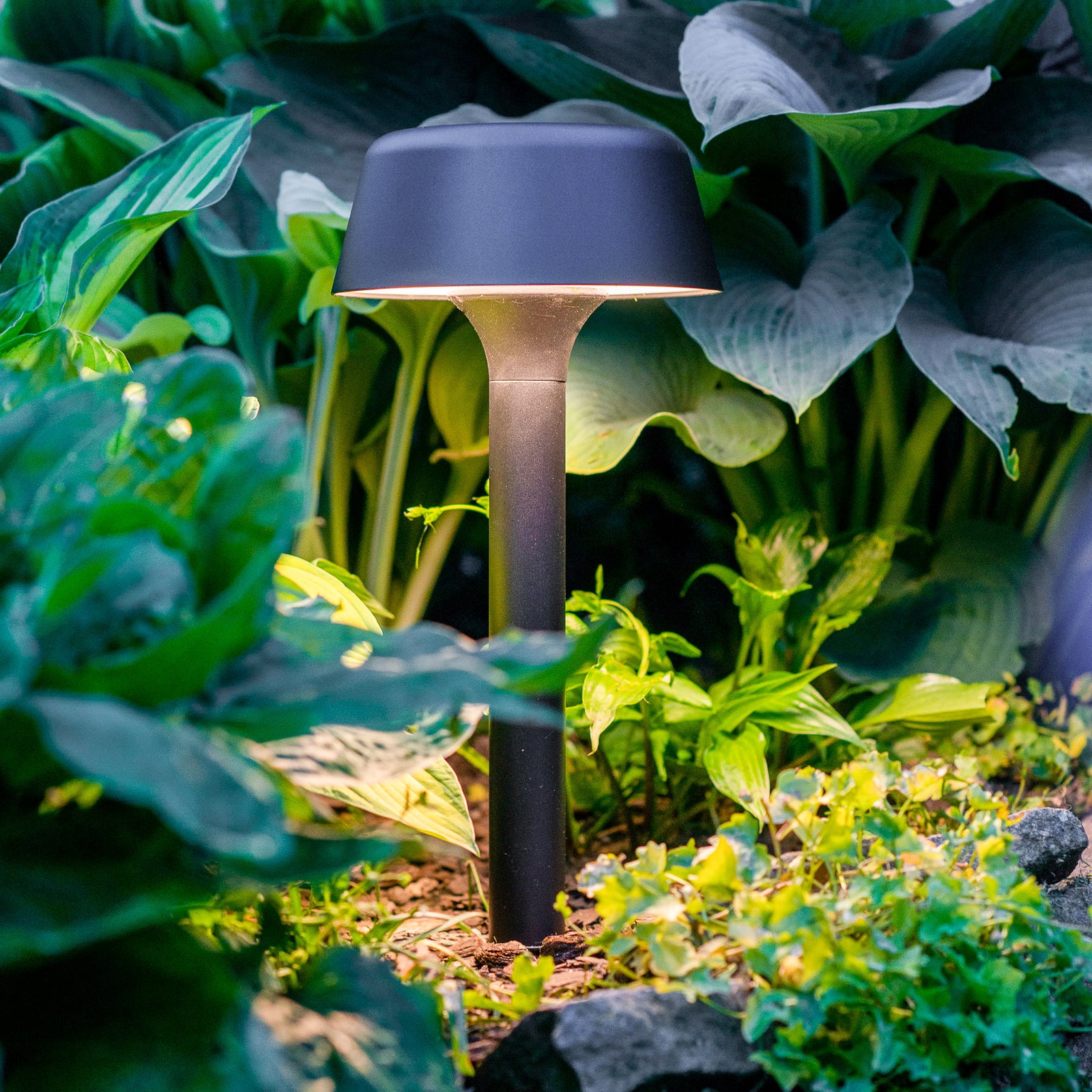 LED solcelle sti-lampe Valencia svart metall IP44 bakside