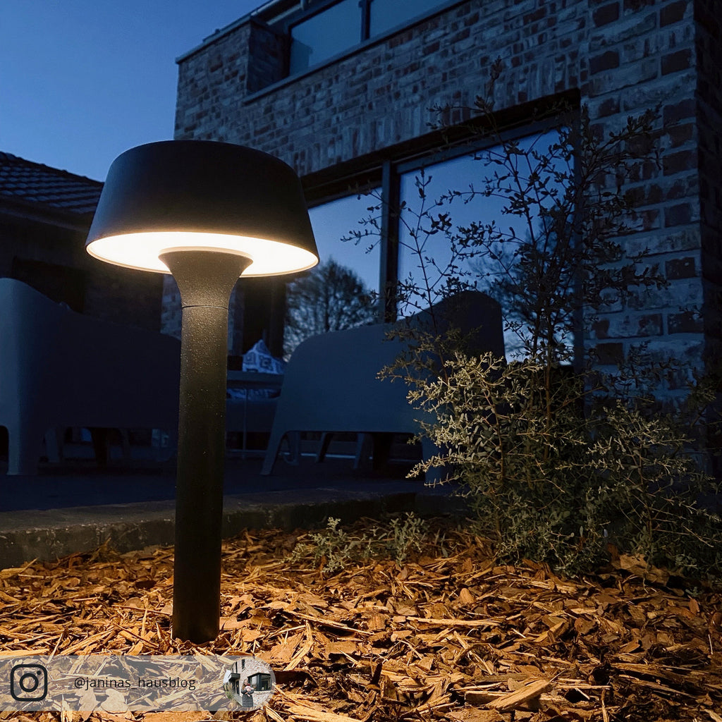 LED solcelle sti-lampe Valencia svart metall IP44 med jordspyd