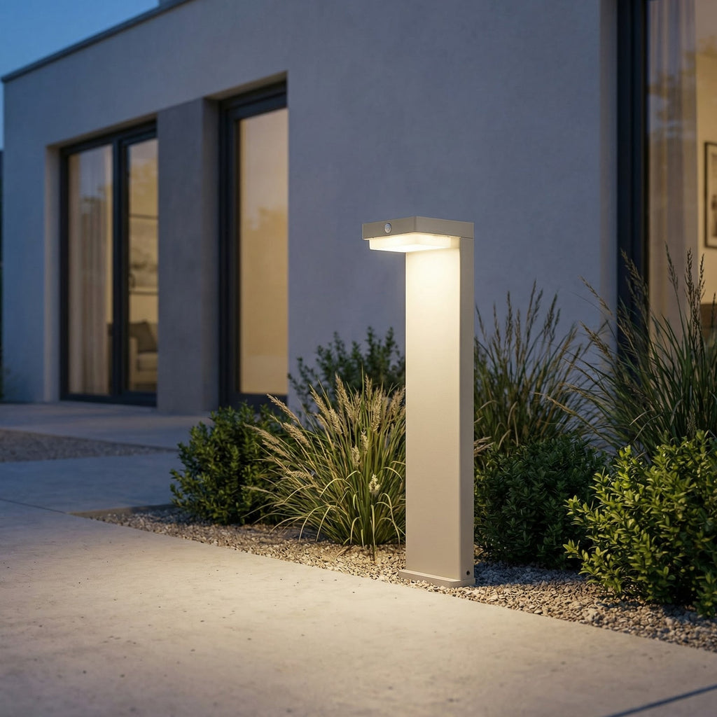 Montert LED solcelle stolpelampe Eleazar hvit aluminium dimbar IP44 i hage
