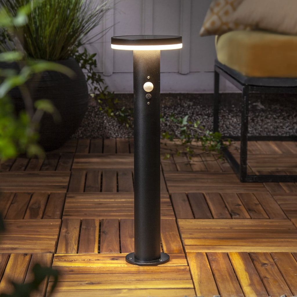 LED solcelle stolpelampe Valletta med bevegelsessensor svart forfra